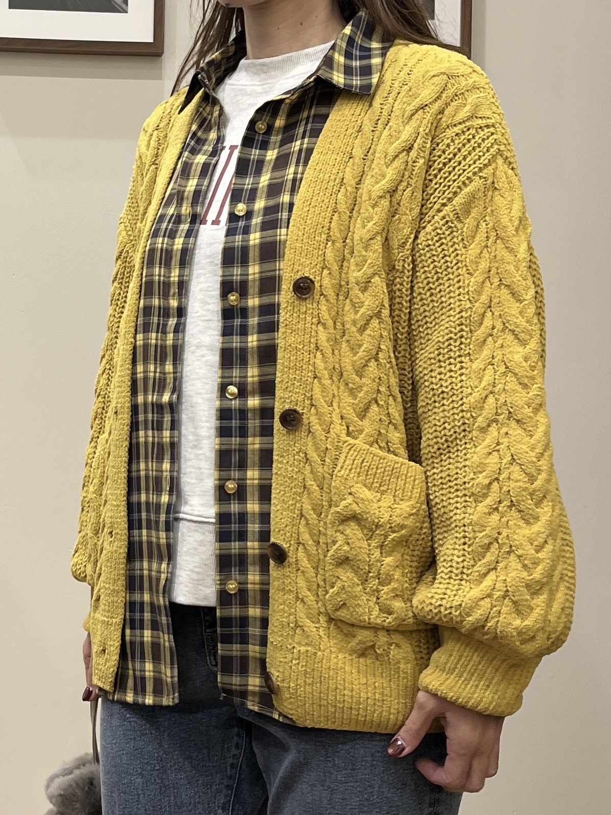 まつみさんの「SHOO･LA･RUE｜【洗濯機可】もこもちモールケーブル Vネックカーディガン」を使ったコーディネート