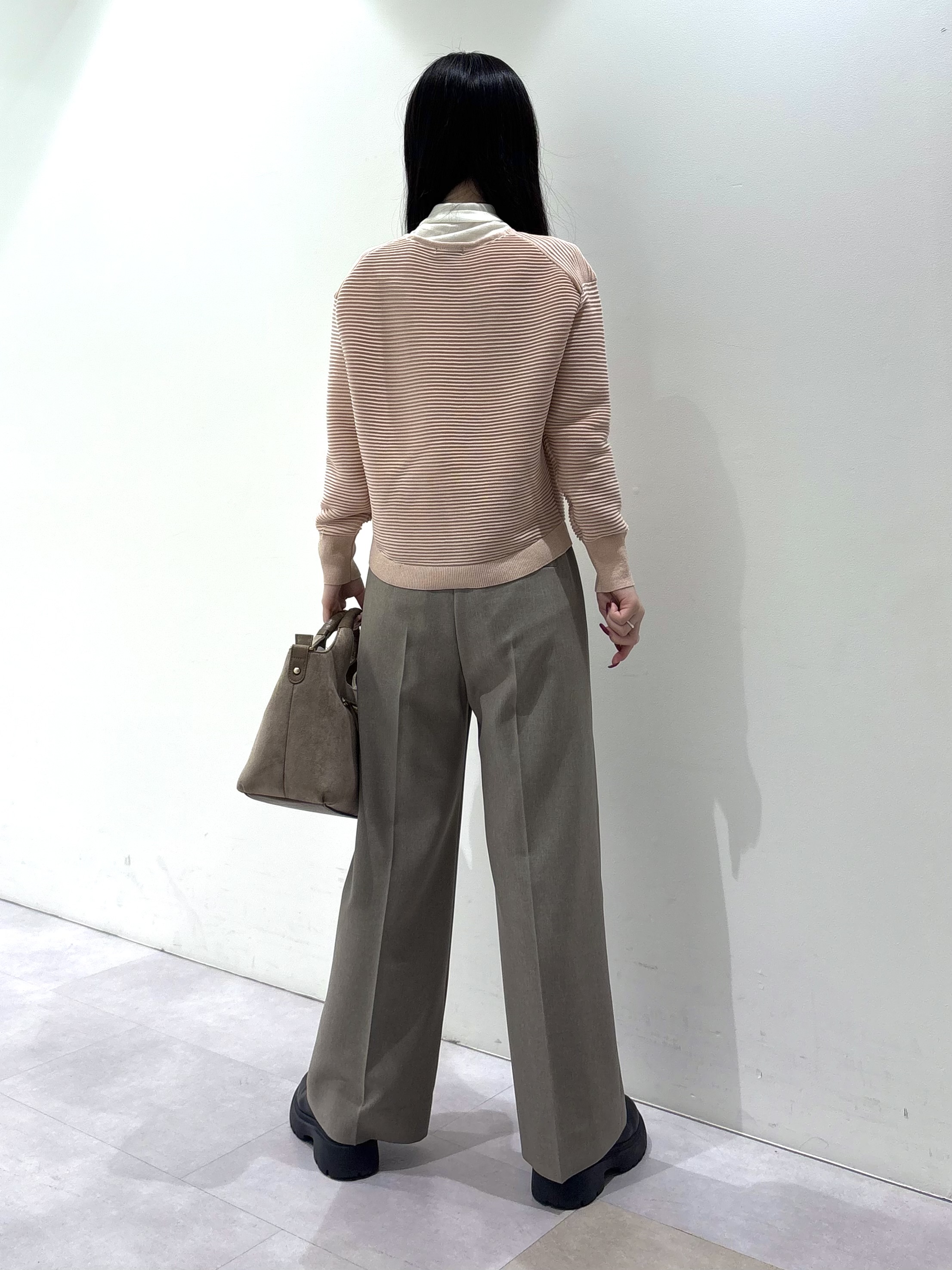 KEIKOさんの「INDIVI｜【ウール混／体型カバー】ラメガーター編み Vネックニット」を使ったコーディネート