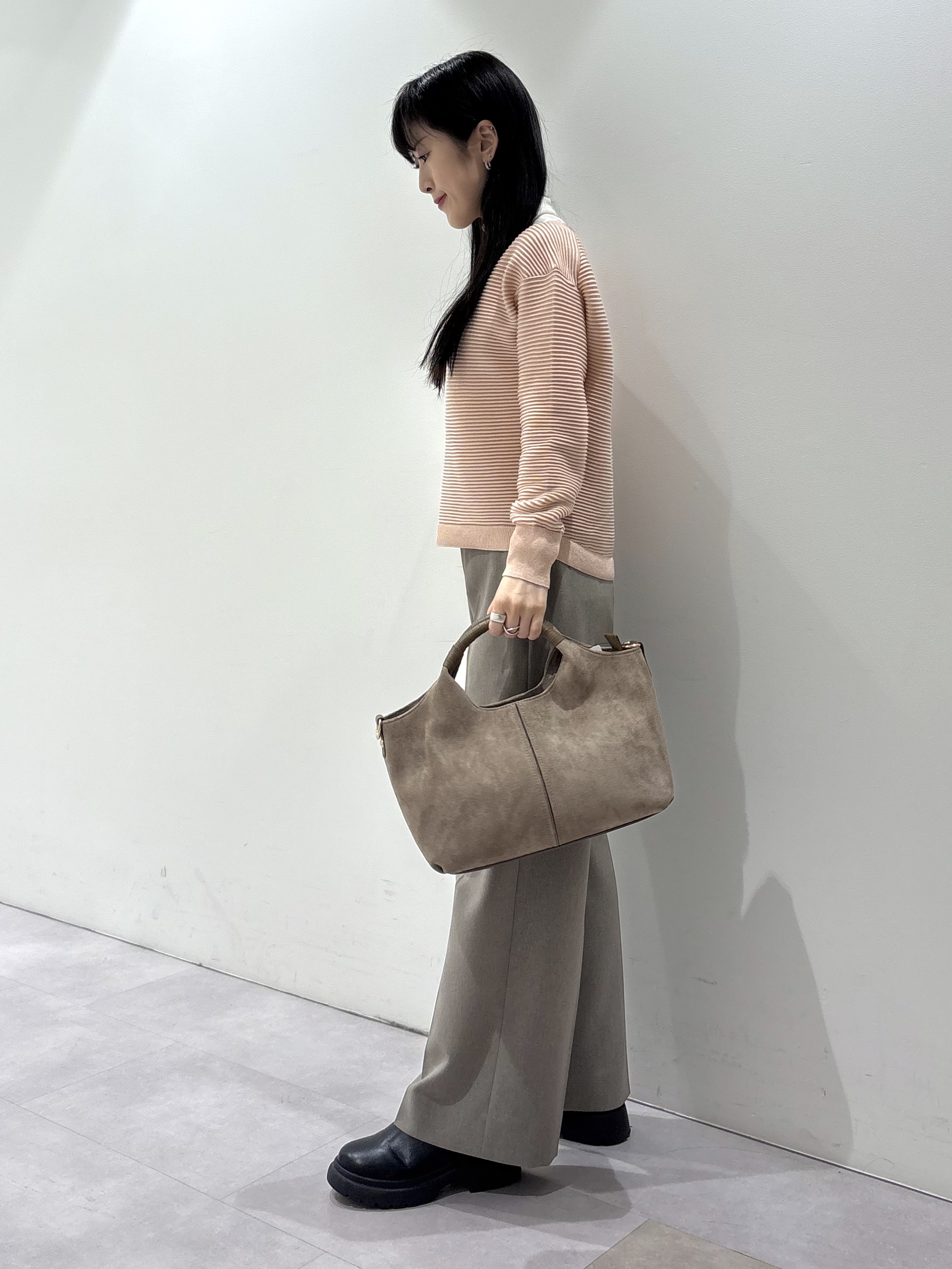 KEIKOさんの「INDIVI｜【ウール混／体型カバー】ラメガーター編み Vネックニット」を使ったコーディネート