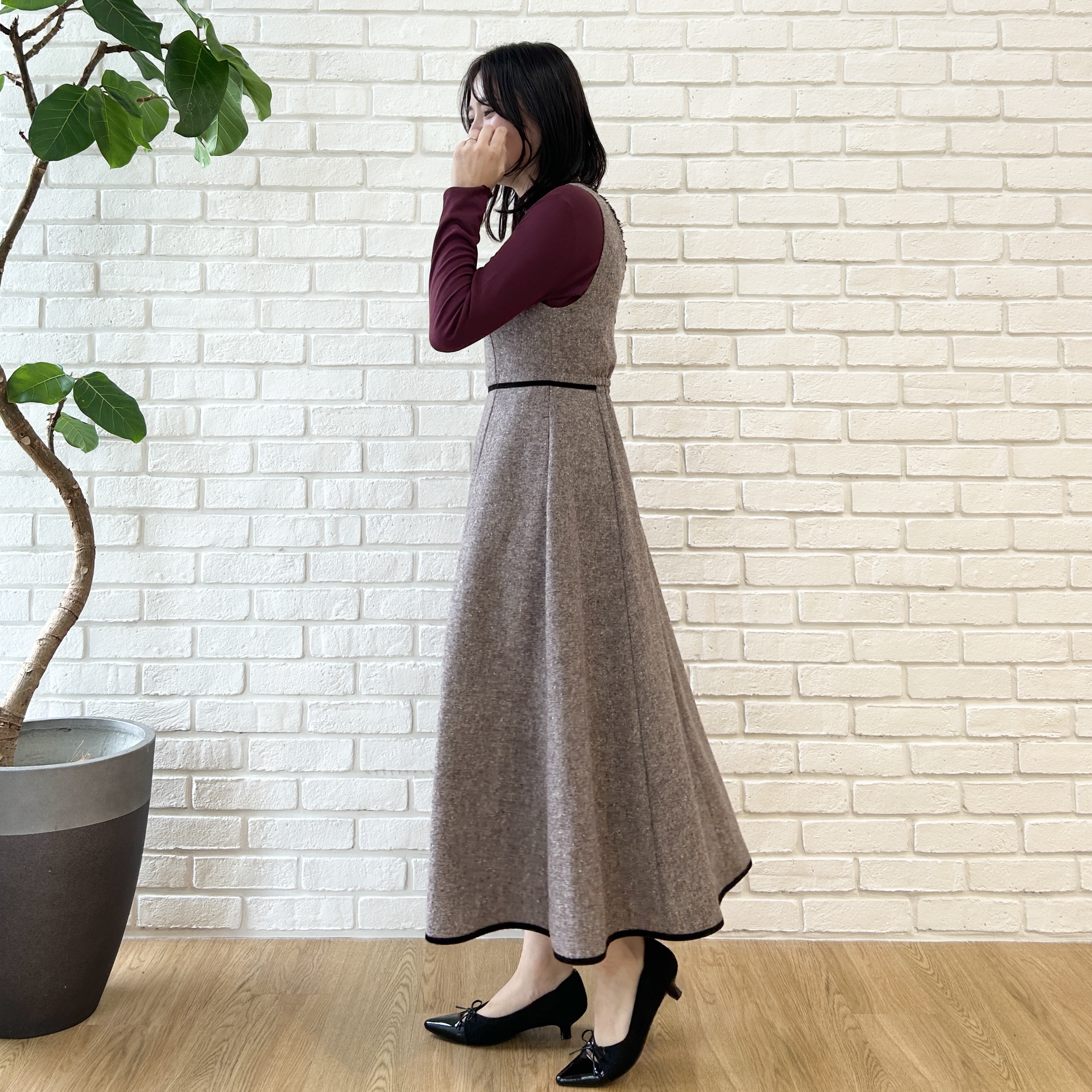 shinoさんの「Couture brooch｜【一枚でも重ねても】メローフリル テレコトップス」を使ったコーディネート