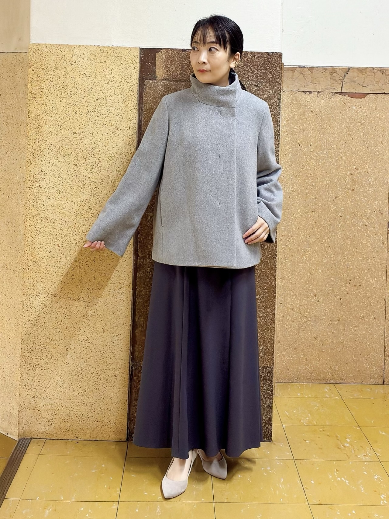 hattoriさんの「INDIVI｜【コットン混／ミックスカラー】カールヤーン パフスリーブニット」を使ったコーディネート