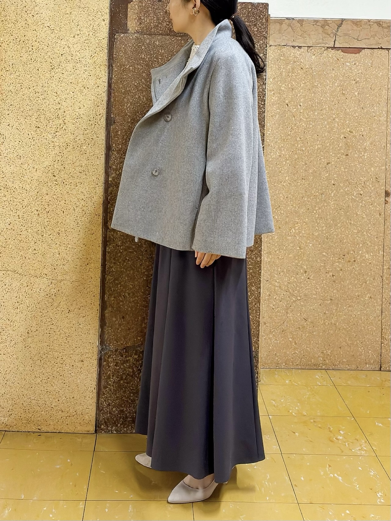 hattoriさんの「INDIVI｜【コットン混／ミックスカラー】カールヤーン パフスリーブニット」を使ったコーディネート
