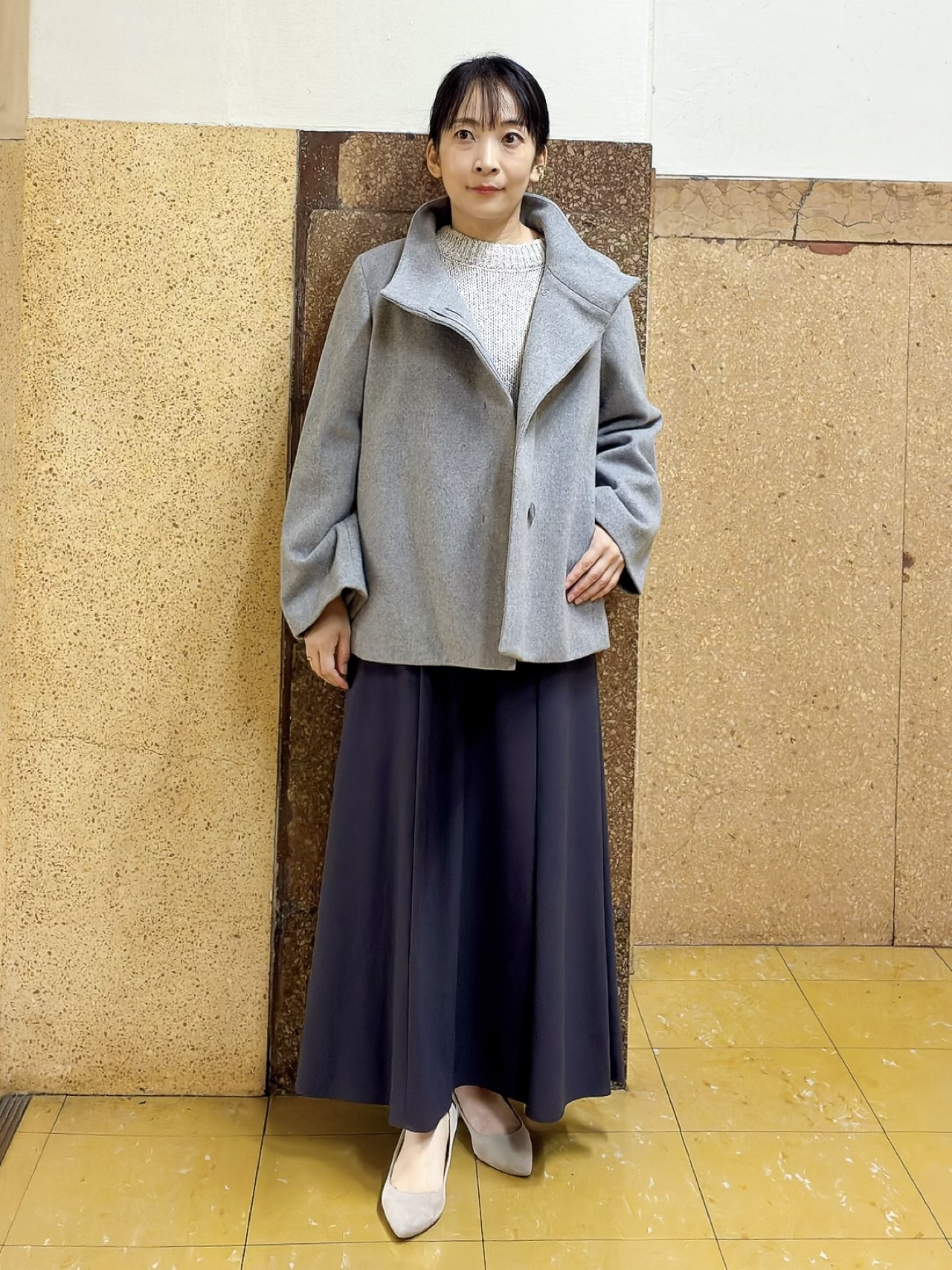 hattoriさんの「INDIVI｜【コットン混／ミックスカラー】カールヤーン パフスリーブニット」を使ったコーディネート