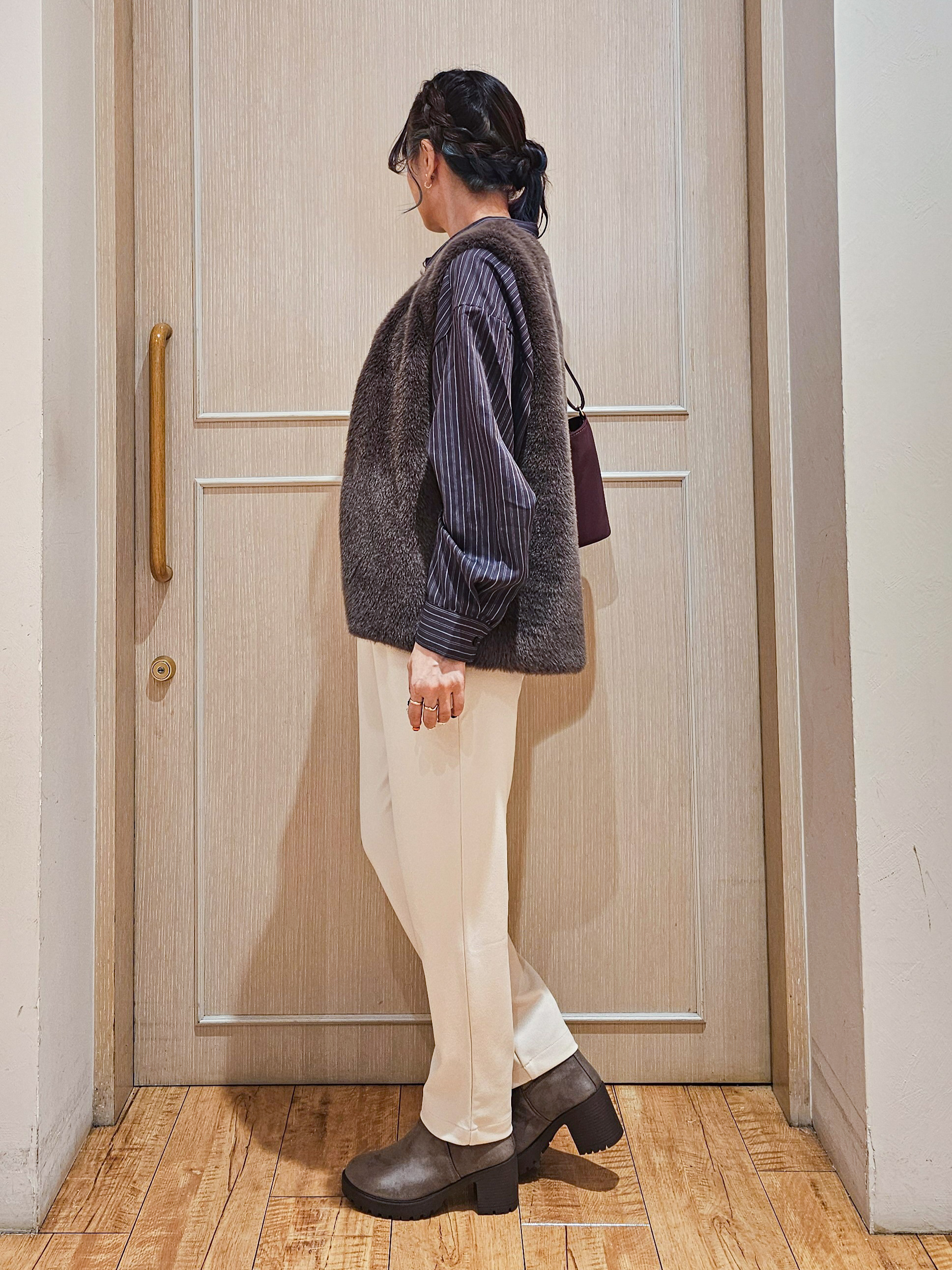 ゆゆさんの「SHOO･LA･RUE｜重ねるだけでこなれコーデに ふわふわフェイクファーベスト」を使ったコーディネート