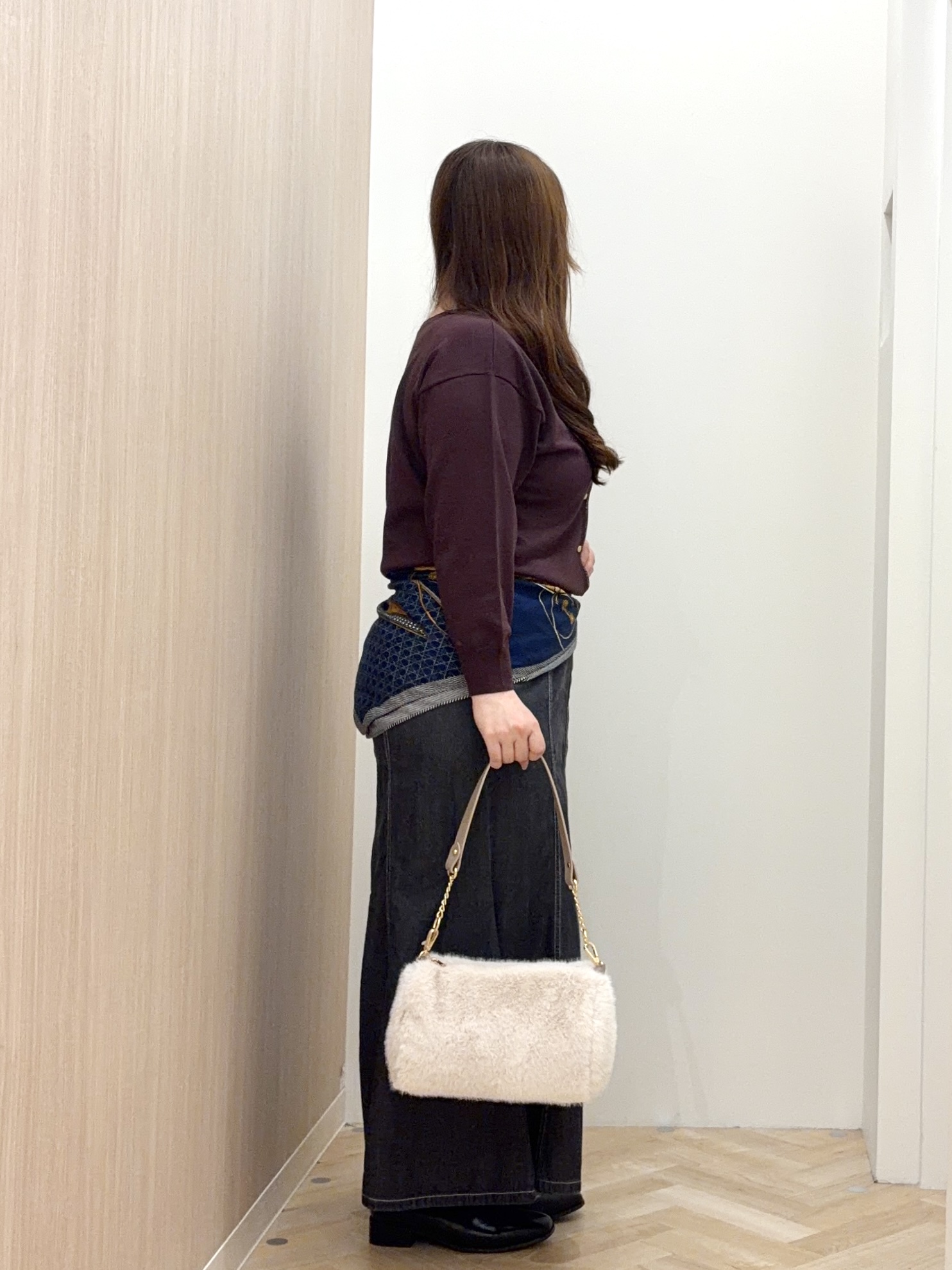 akariさんの「grove｜【前後2WAY】さりげなく、上品にきらめく ニットカーディガン」を使ったコーディネート