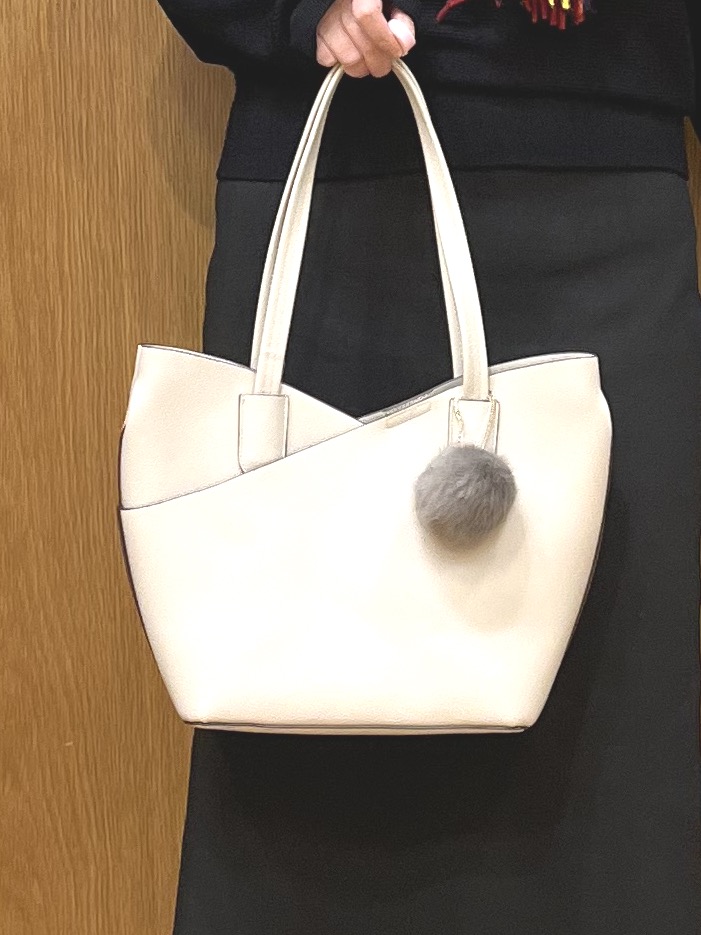 ゆっきーさんの「SHOO･LA･RUE｜【洗濯機可/体型カバー】やわらかリブドルマンニット」を使ったコーディネート