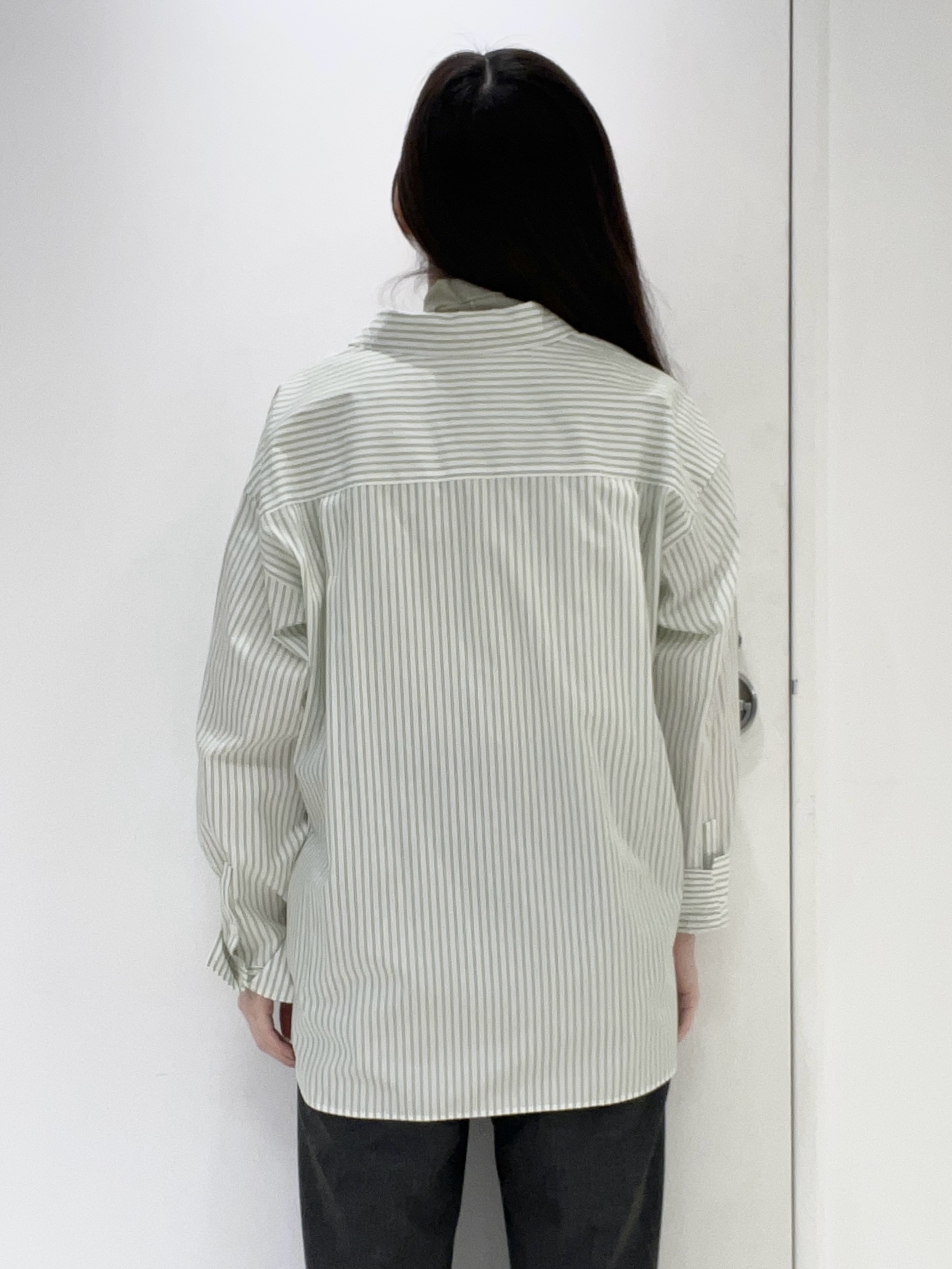 moeさんの「UNTITLED｜【6色展開/コットン100】カラーベーシックシャツ」を使ったコーディネート
