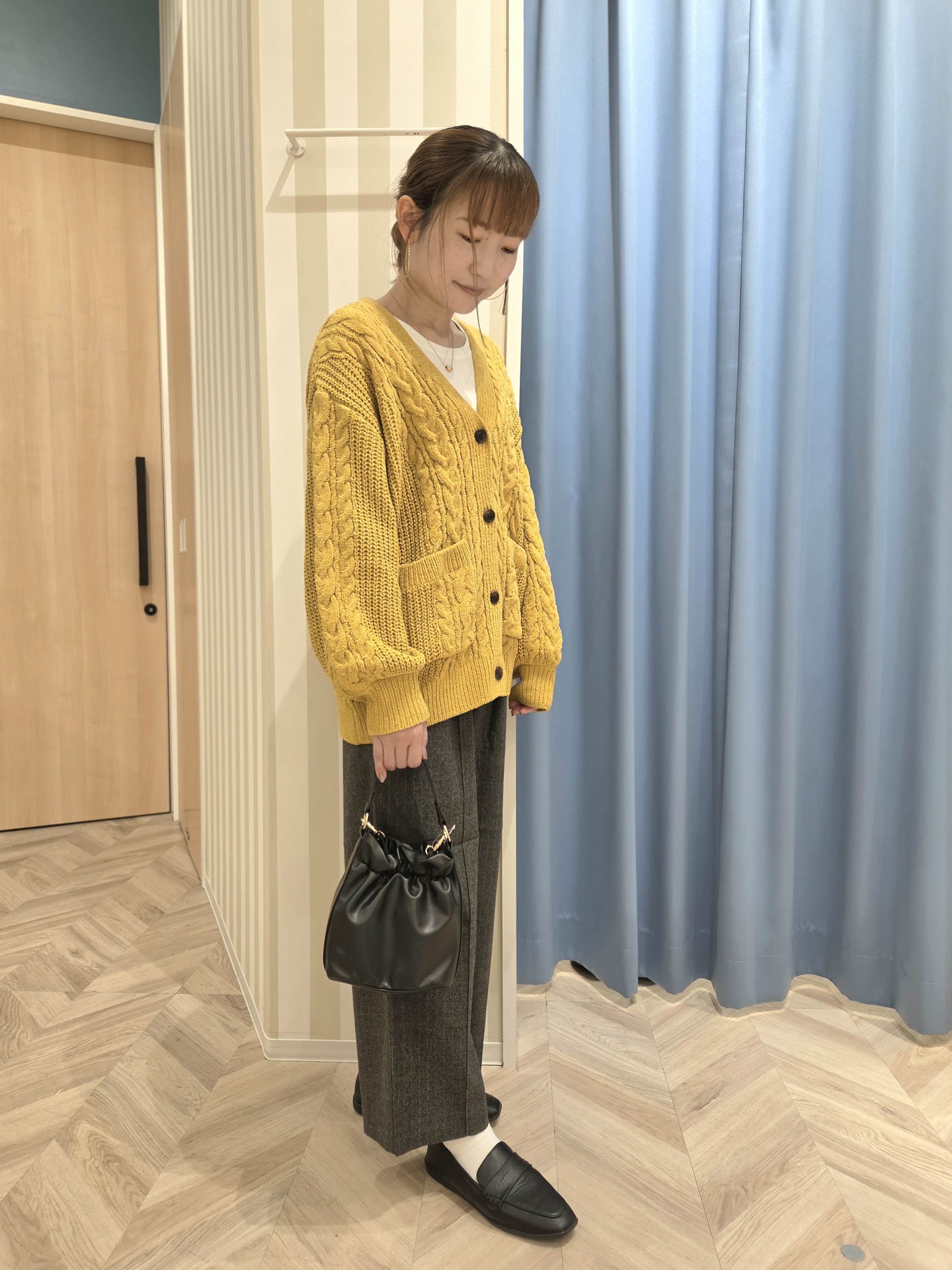 Ikumiさんの「SHOO･LA･RUE｜【洗濯機可】もこもちモールケーブル Vネックカーディガン」を使ったコーディネート