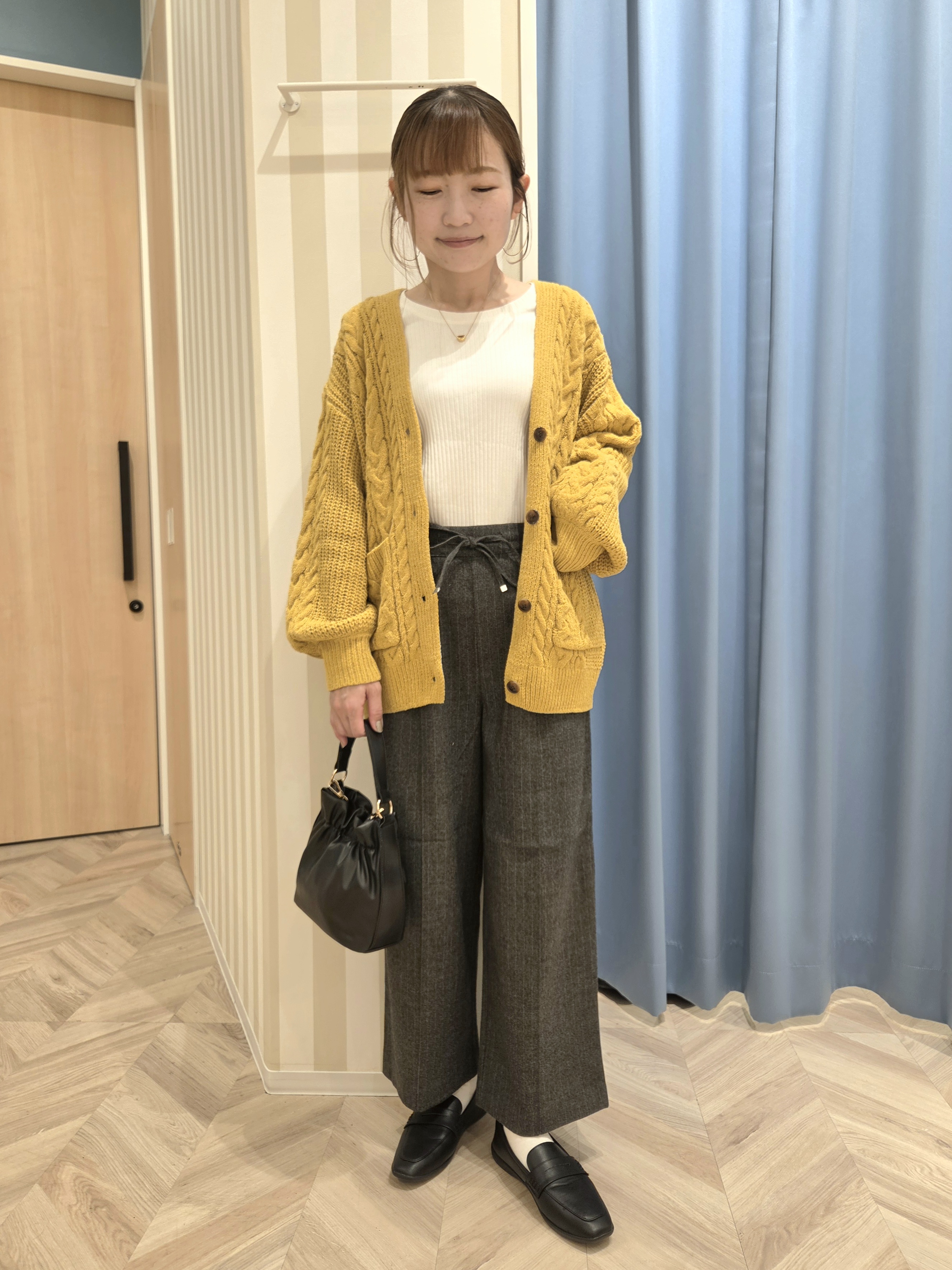 Ikumiさんの「SHOO･LA･RUE｜【洗濯機可】もこもちモールケーブル Vネックカーディガン」を使ったコーディネート