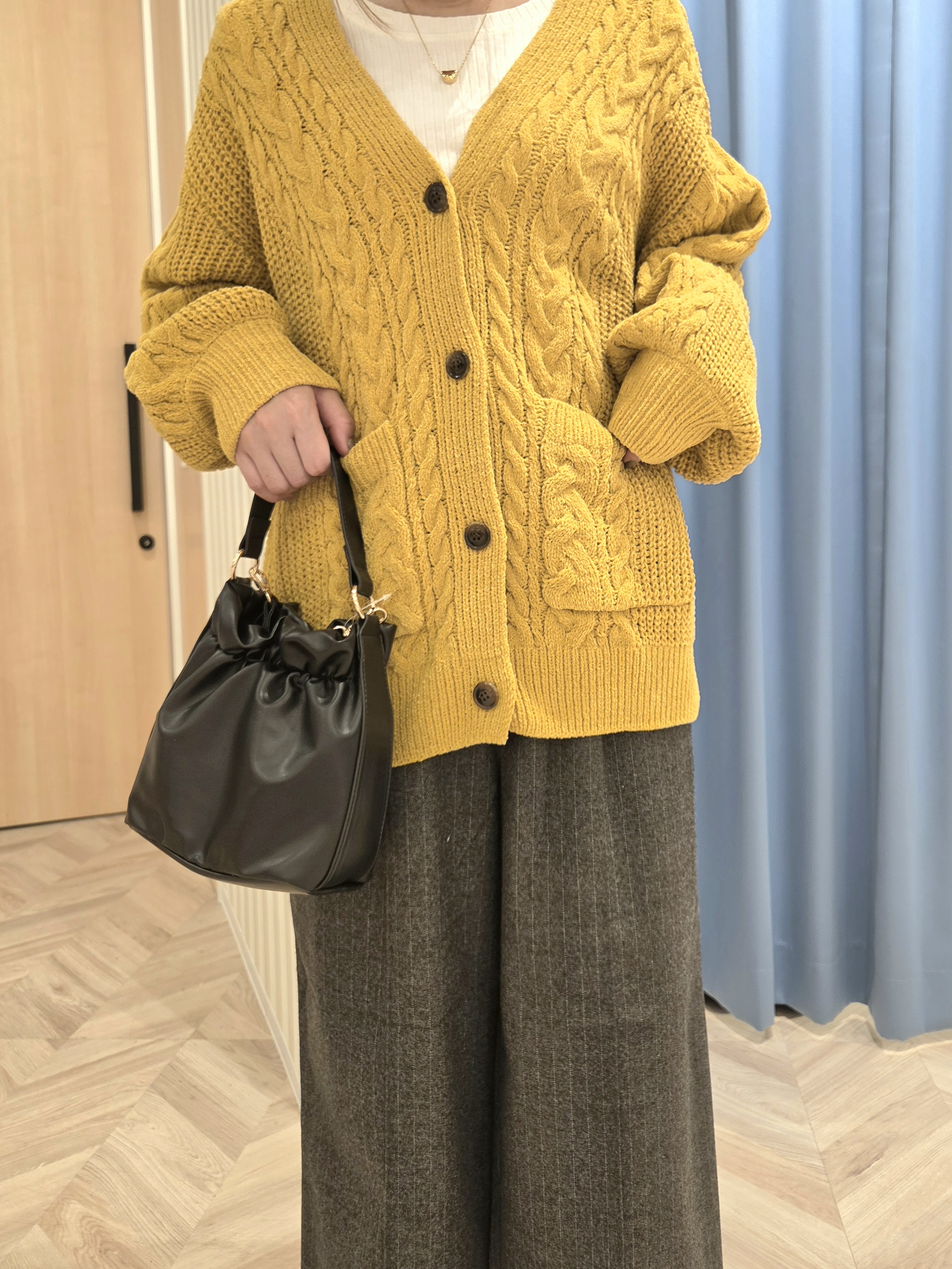 Ikumiさんの「SHOO･LA･RUE｜【洗濯機可】もこもちモールケーブル Vネックカーディガン」を使ったコーディネート