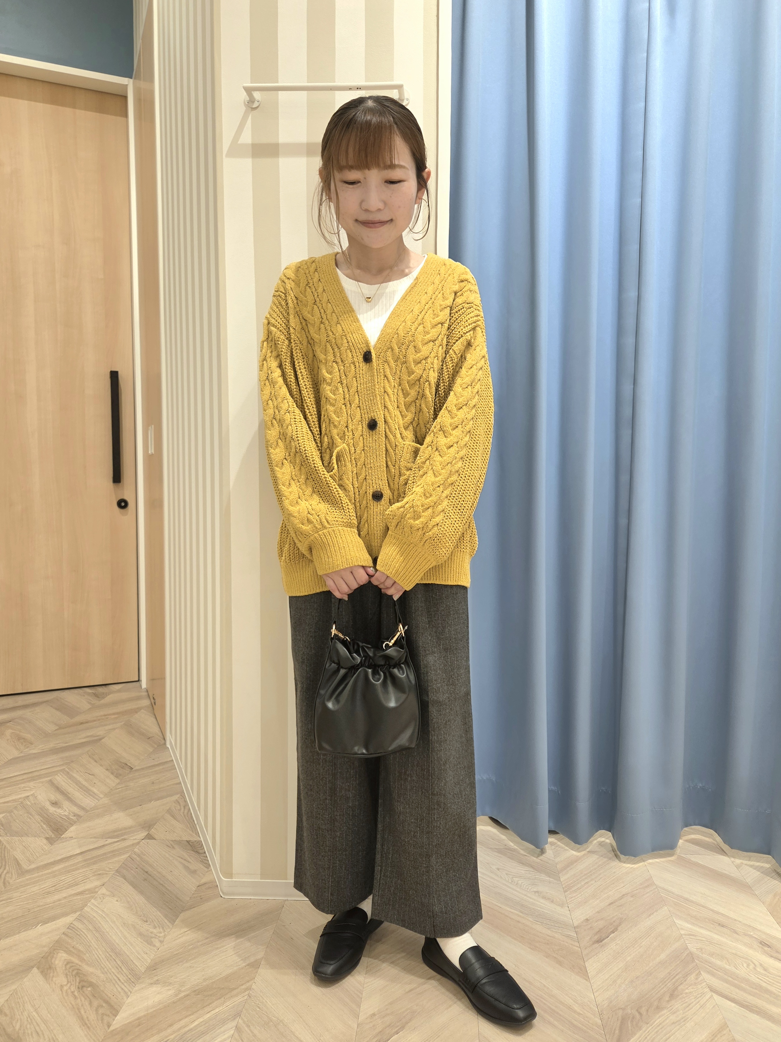 Ikumiさんの「SHOO･LA･RUE｜【洗濯機可】もこもちモールケーブル Vネックカーディガン」を使ったコーディネート