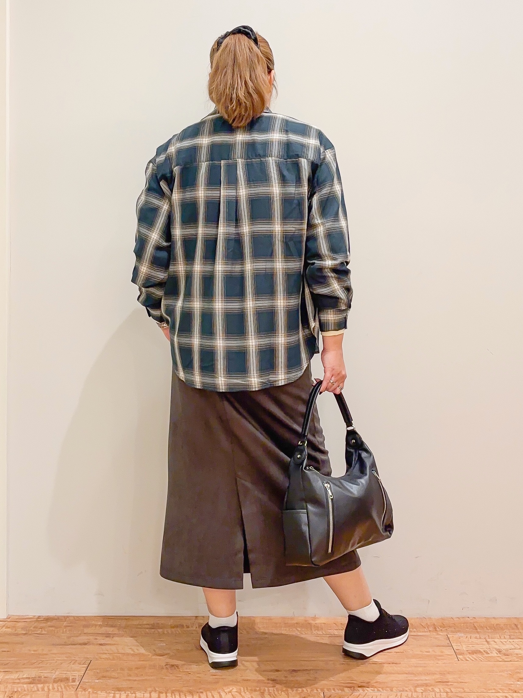 naoさんの「SHOO･LA･RUE｜【洗濯後しわになりにくい/S-LL】気分で選ぶ 大人のデイリー使いに ベーシックシャツ」を使ったコーディネート
