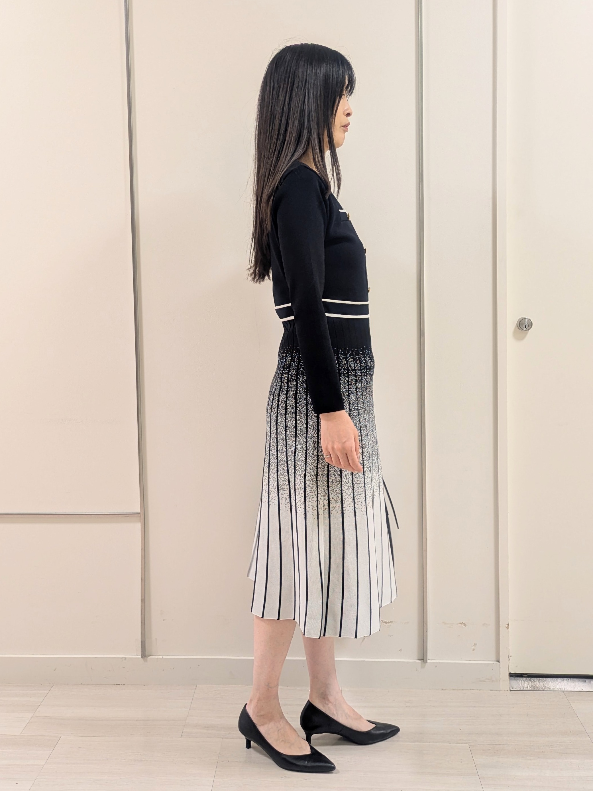 mikiさんの「COUP DE CHANCE｜【手洗い可／日本製】グラデニットワンピース」を使ったコーディネート