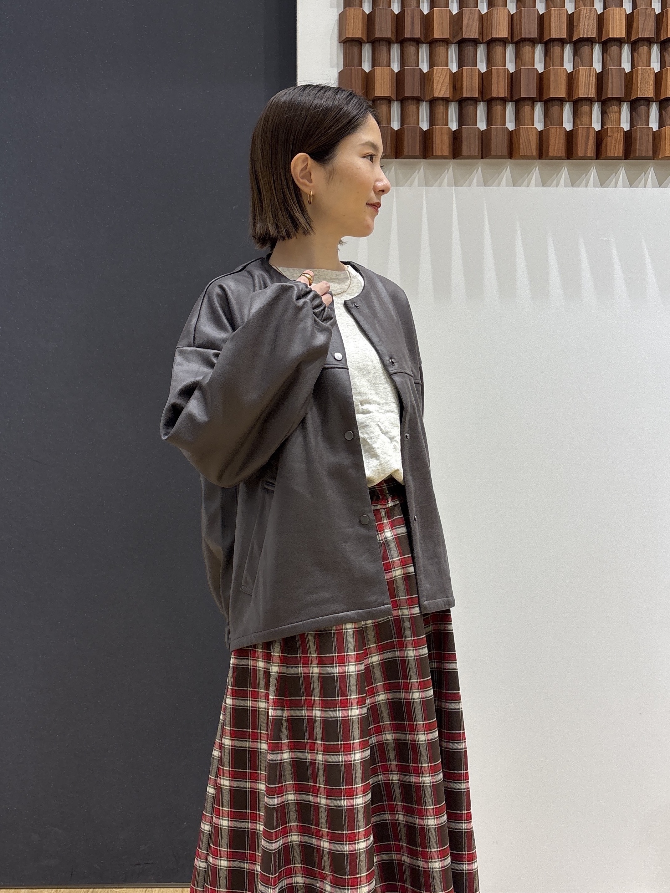 risaさんの「Dessin｜【店頭人気/洗える/秋羽織り】ノーカラースエードライクブルゾン」を使ったコーディネート