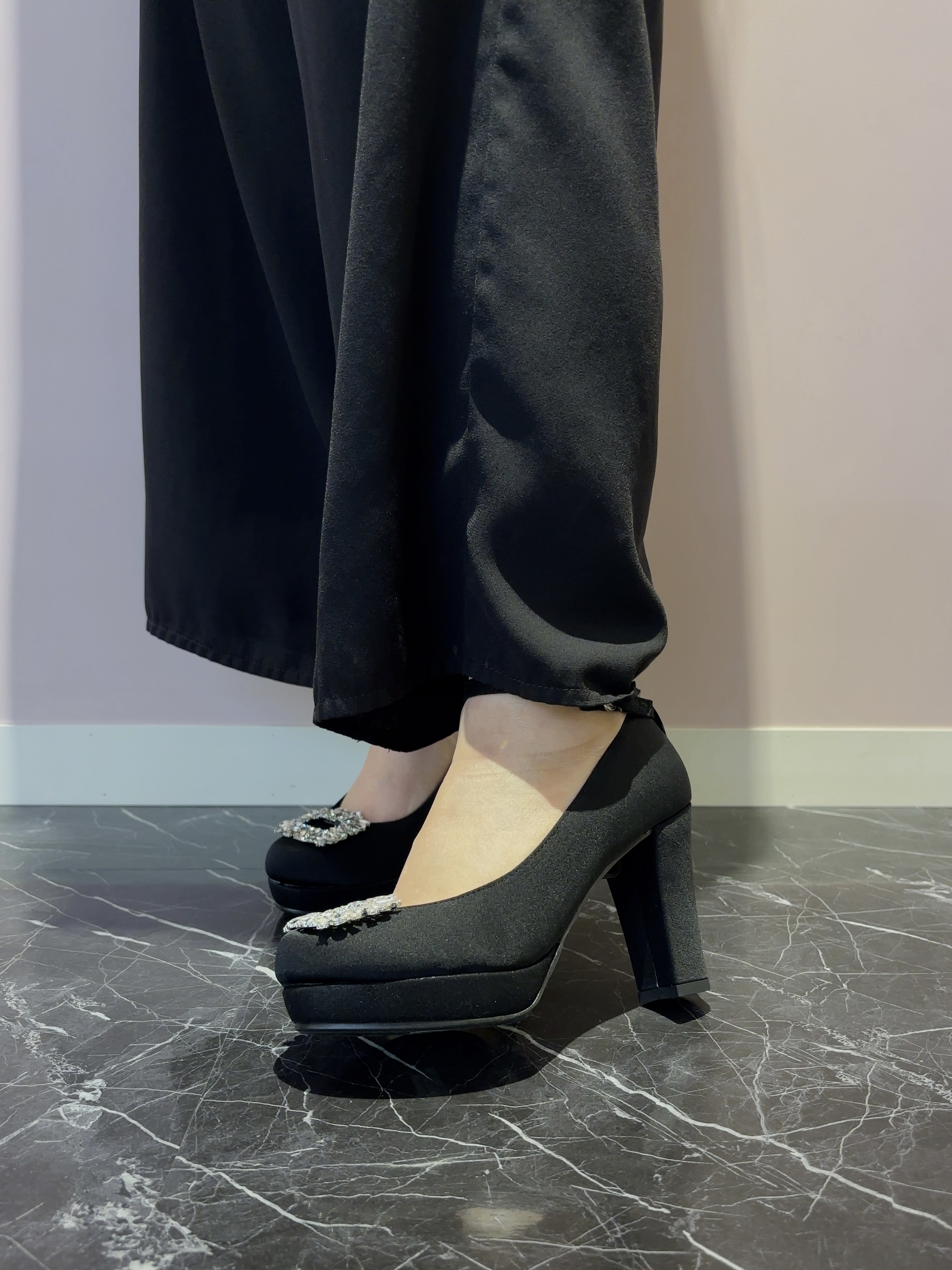 まっきーさんの「ESPERANZA｜3WAYチャンキーヒールパンプス」を使ったコーディネート