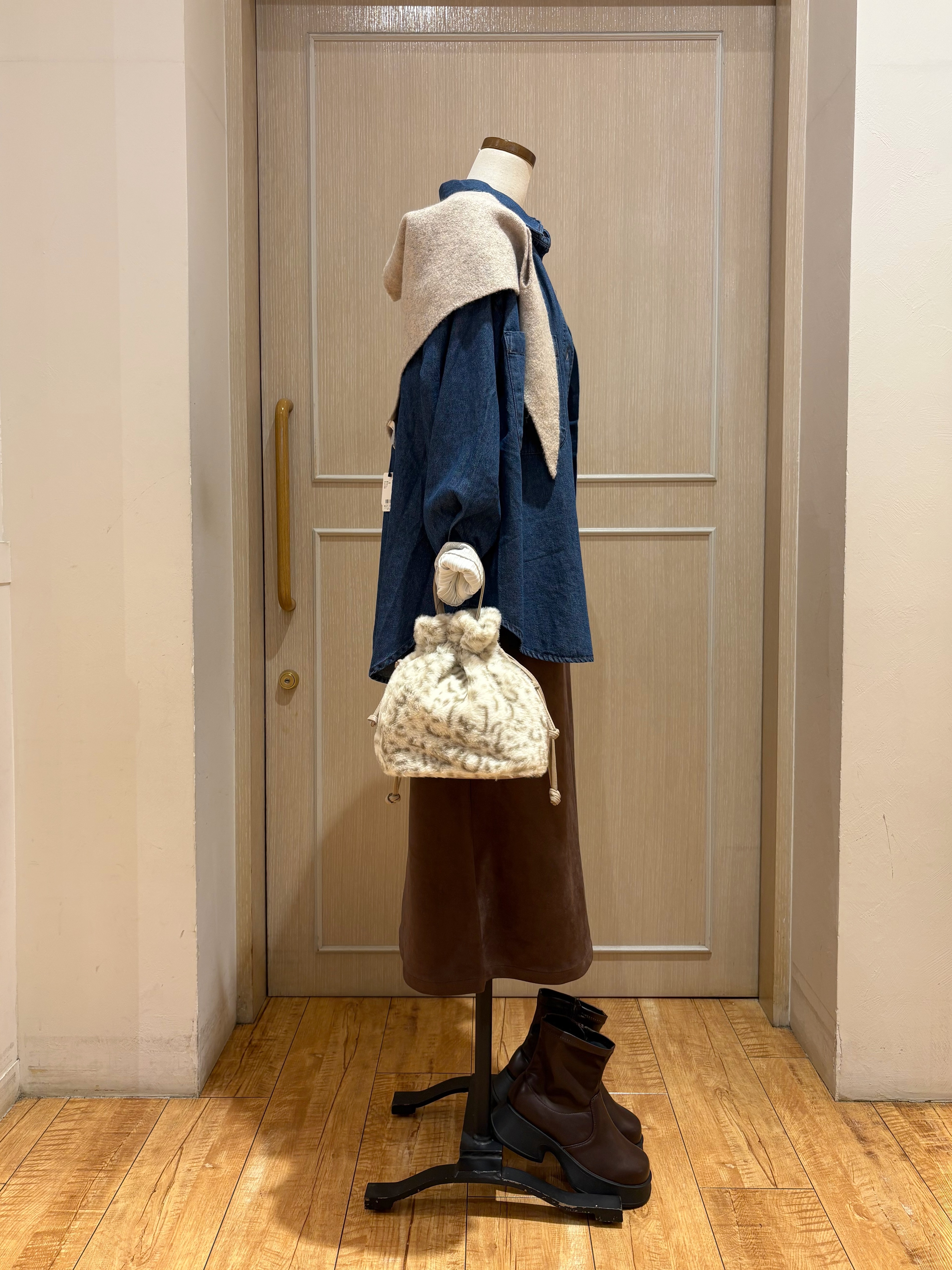 まるよOTさんの「SHOO･LA･RUE｜【洗濯機可/S-LL】縦ラインですっきり お袖配色リブトップス」を使ったコーディネート
