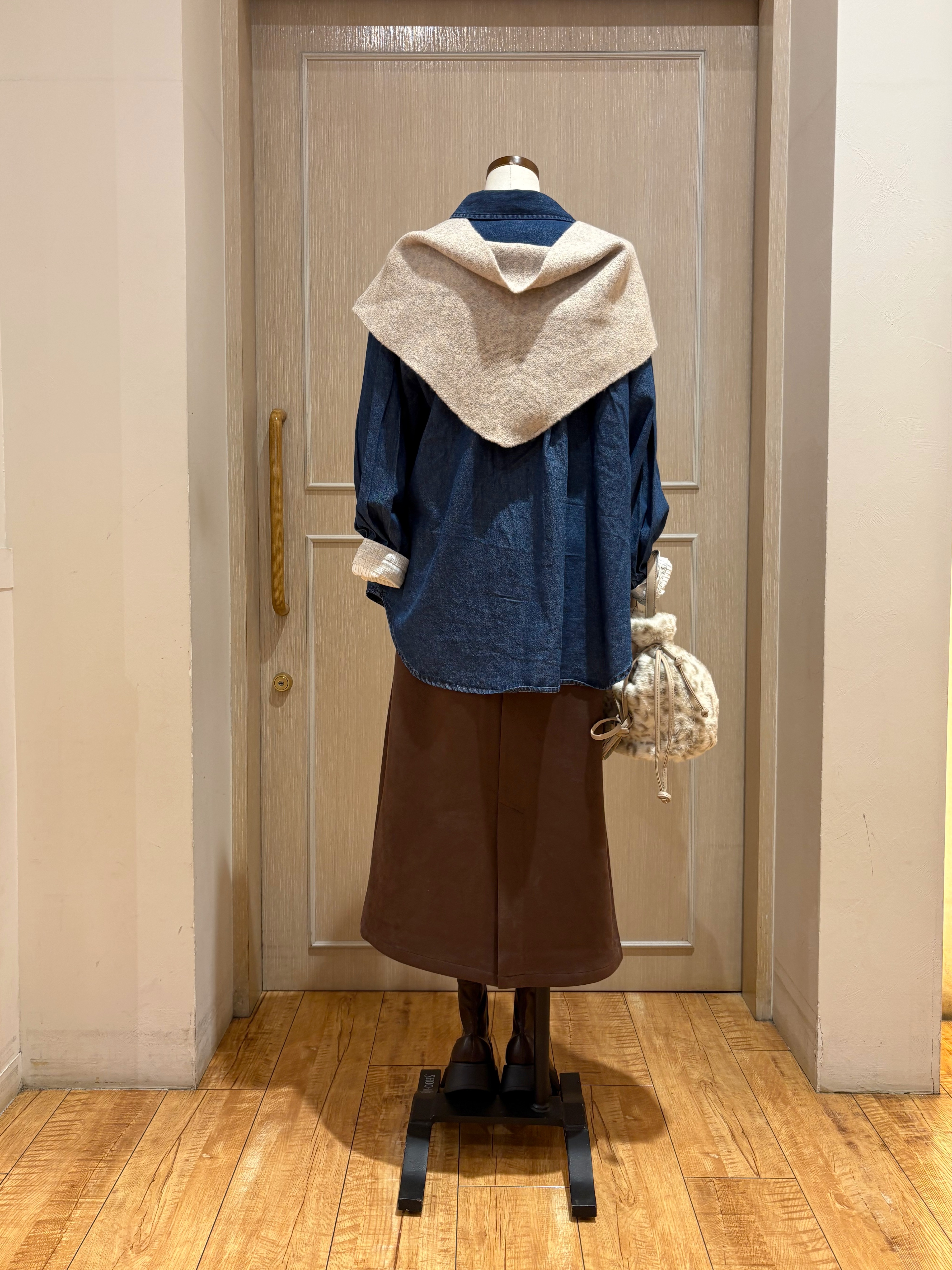 まるよOTさんの「SHOO･LA･RUE｜【洗濯機可/S-LL】縦ラインですっきり お袖配色リブトップス」を使ったコーディネート