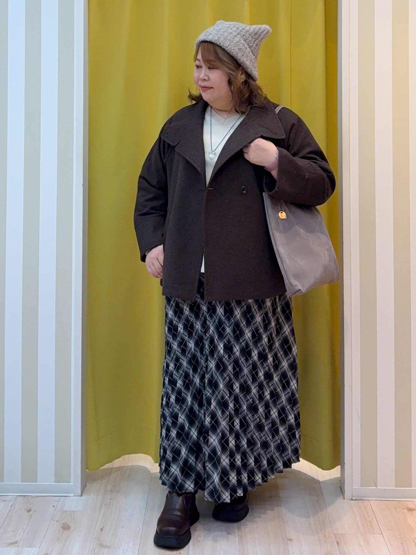 kotoさんさんの「SHOO･LA･RUE｜【S-LL】見た目以上に軽い ウール調 スタンドカラーショートコート」を使ったコーディネート