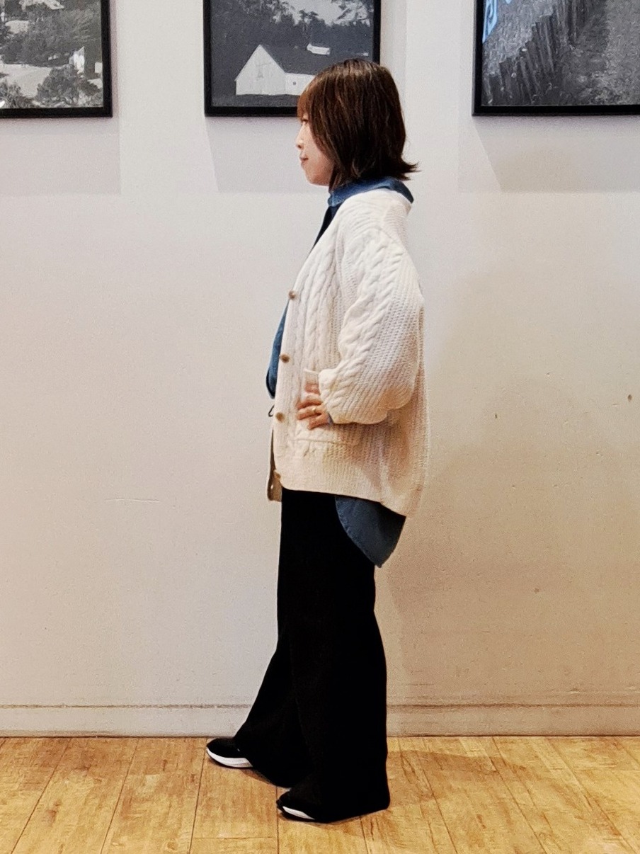 倉沢　和美さんの「SHOO･LA･RUE｜【洗濯機可】もこもちモールケーブル Vネックカーディガン」を使ったコーディネート