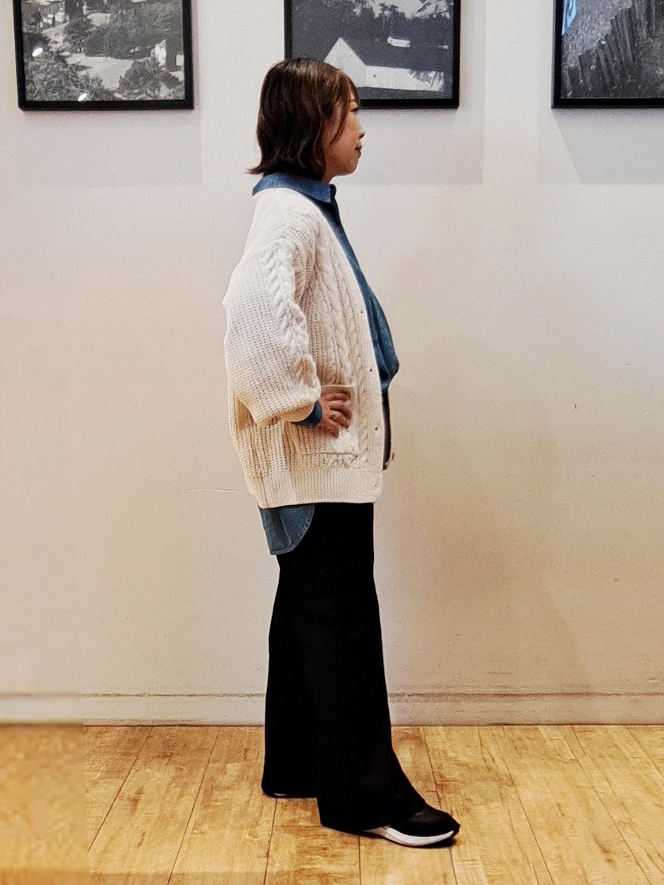 倉沢　和美さんの「SHOO･LA･RUE｜【洗濯機可】もこもちモールケーブル Vネックカーディガン」を使ったコーディネート