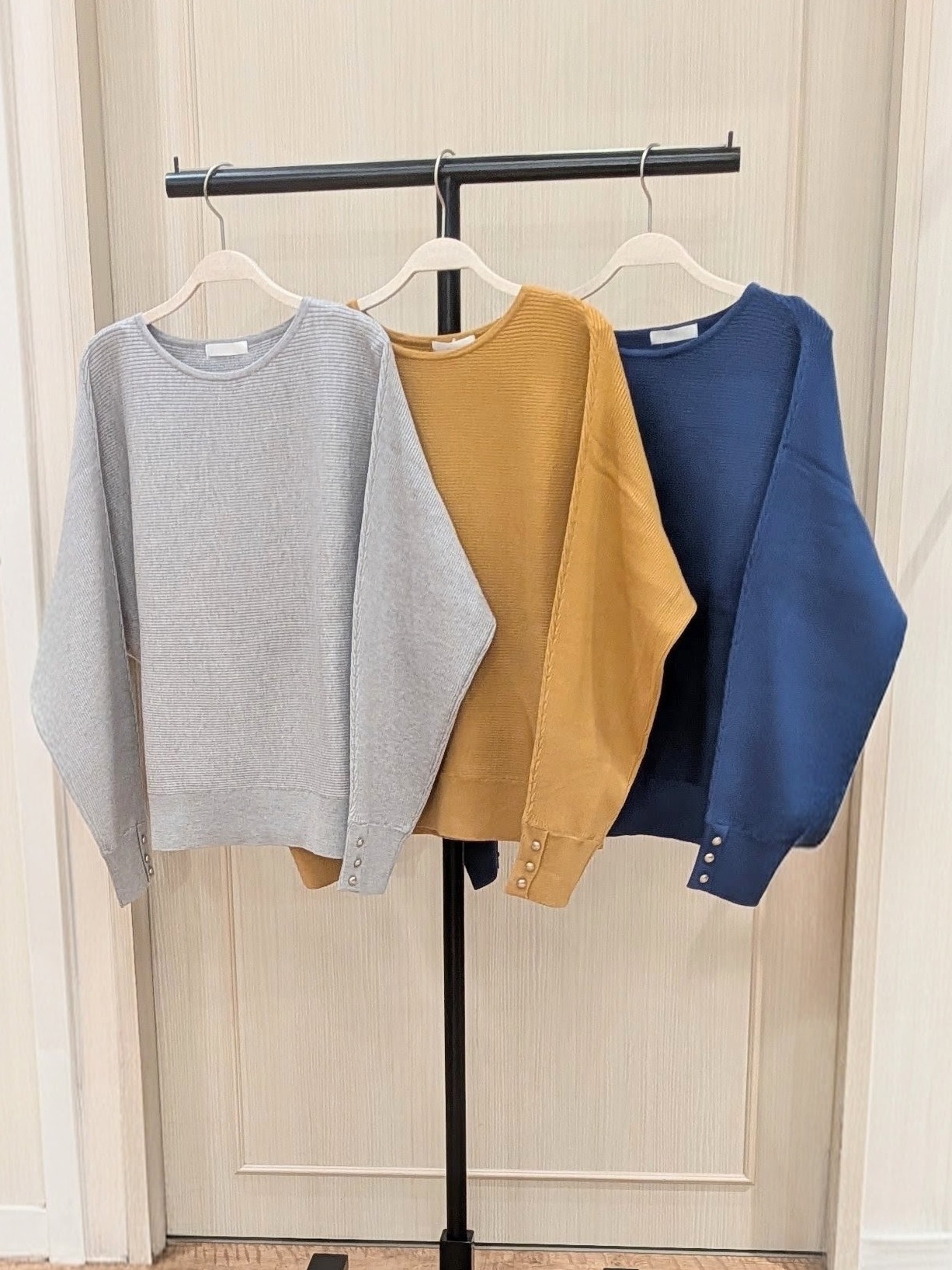 Tさんの「SHOO･LA･RUE｜【洗濯機可/体型カバー】やわらかリブドルマンニット」を使ったコーディネート
