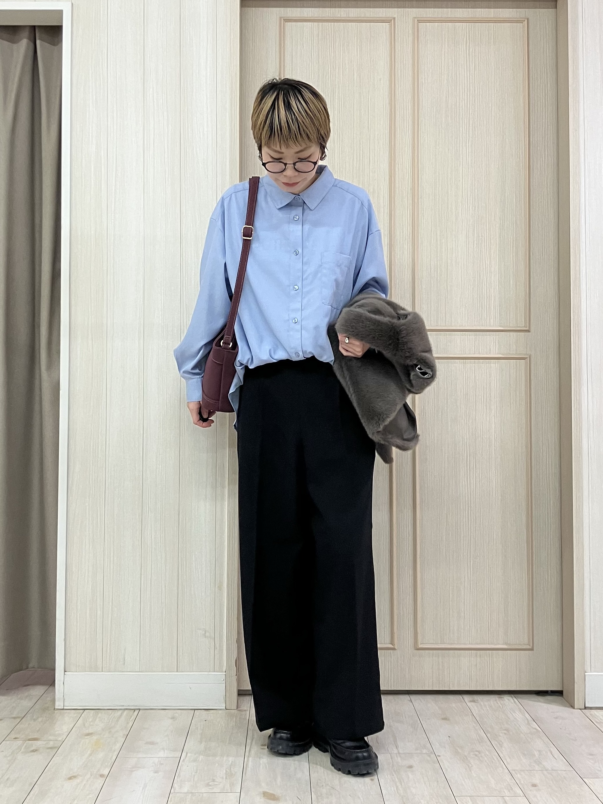 Turnerさんの「SHOO･LA･RUE｜重ねるだけでこなれコーデに ふわふわフェイクファーベスト」を使ったコーディネート