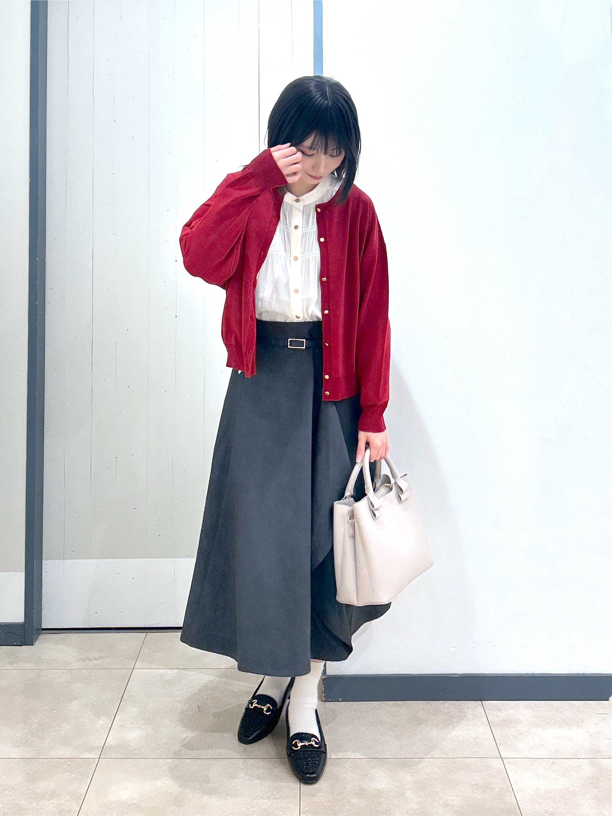 yukinoさんの「grove｜【前後2WAY】さりげなく、上品にきらめく ニットカーディガン」を使ったコーディネート