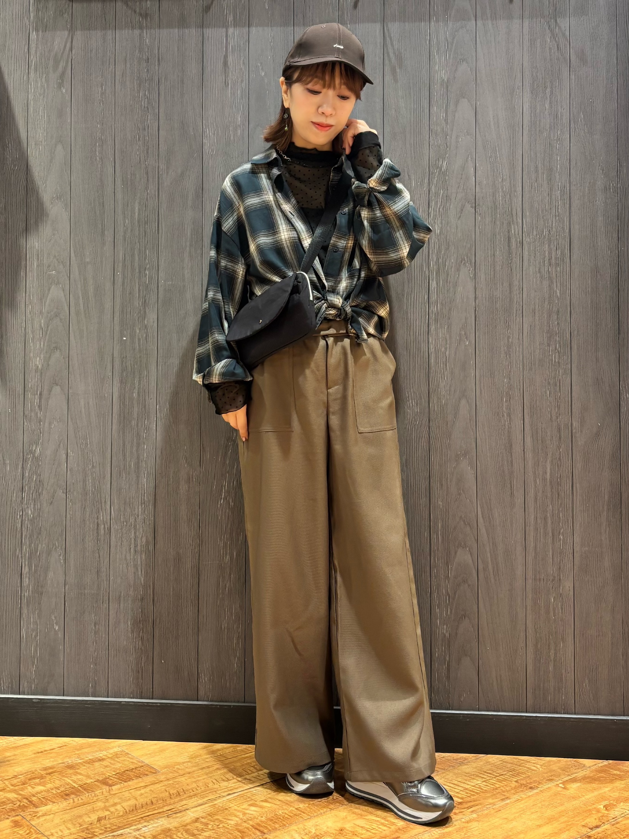 meiさんの「SHOO･LA･RUE｜【洗濯後しわになりにくい/S-LL】気分で選ぶ 大人のデイリー使いに ベーシックシャツ」を使ったコーディネート