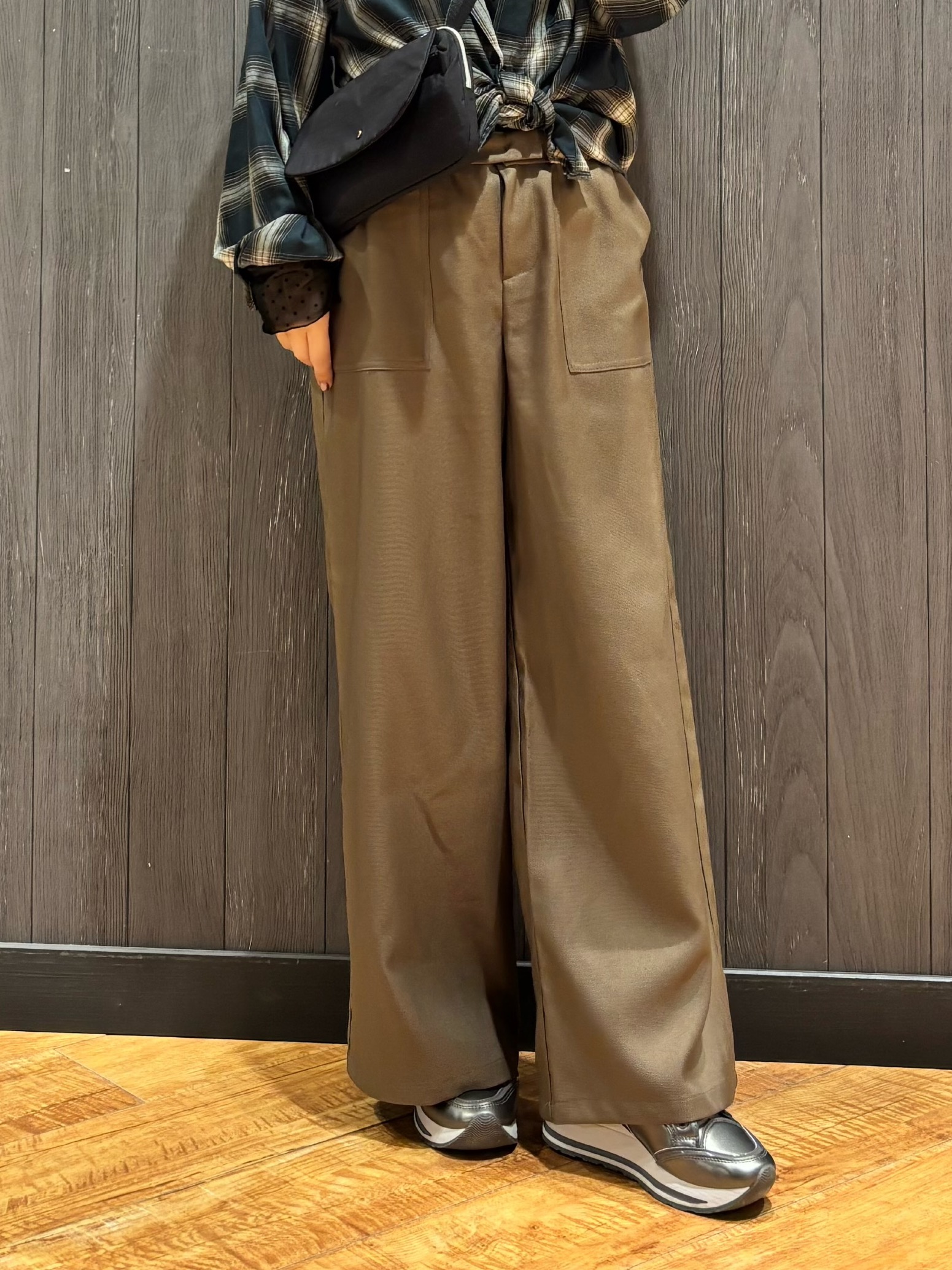 meiさんの「SHOO･LA･RUE｜【洗濯後しわになりにくい/S-LL】気分で選ぶ 大人のデイリー使いに ベーシックシャツ」を使ったコーディネート