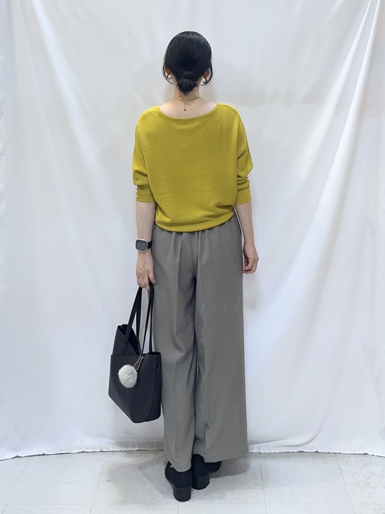 𝐇𝐢𝐫𝐨𝐦𝐢さんの「SHOO･LA･RUE｜【毛玉になりにくい/洗濯機可】パールで手元美しく 7分袖とろみガータードルマンニット」を使ったコーディネート