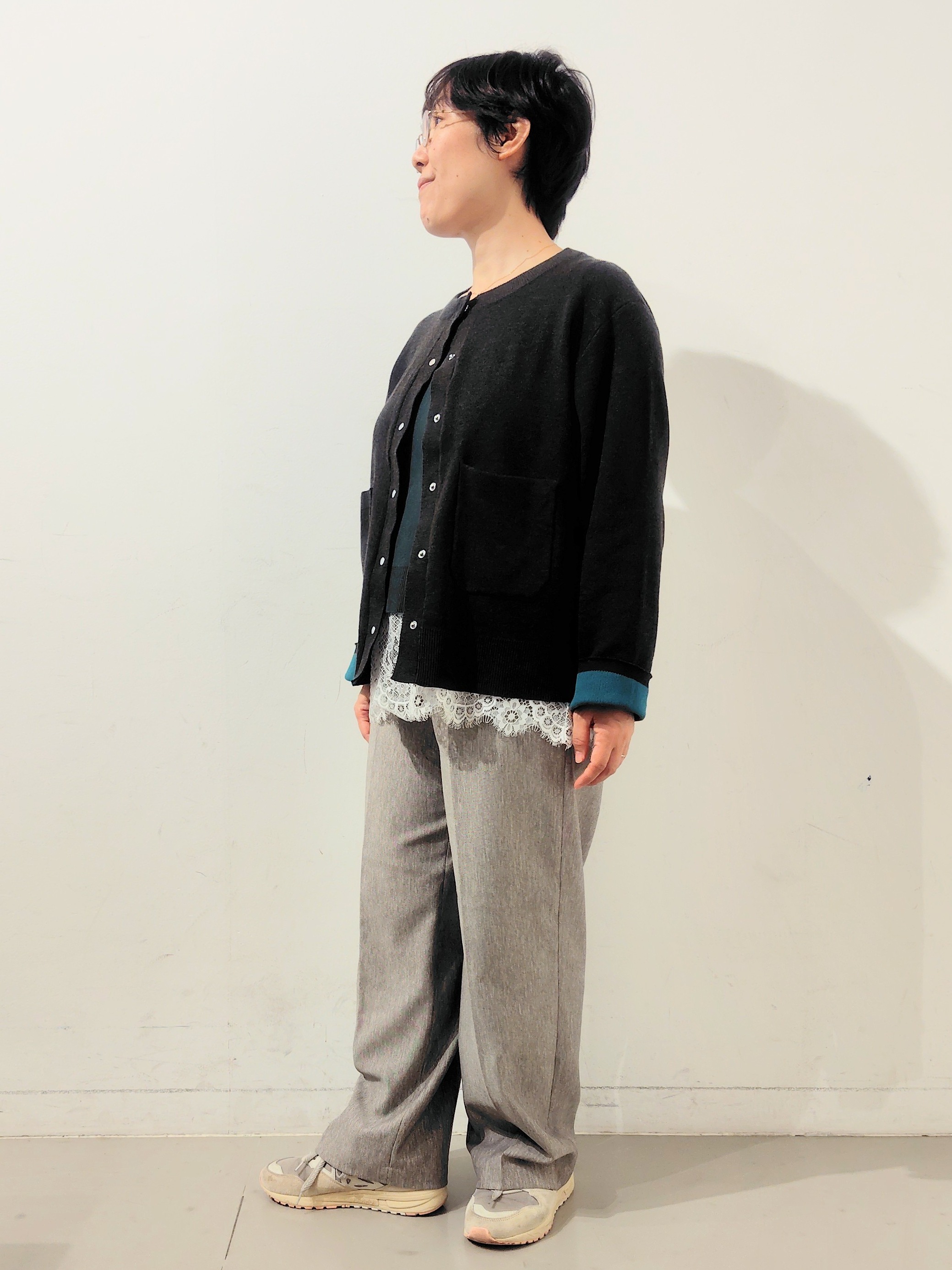 kodamaさんの「THE SHOP TK｜【洗濯機OK】もにゅ 袖配色カーディガン」を使ったコーディネート