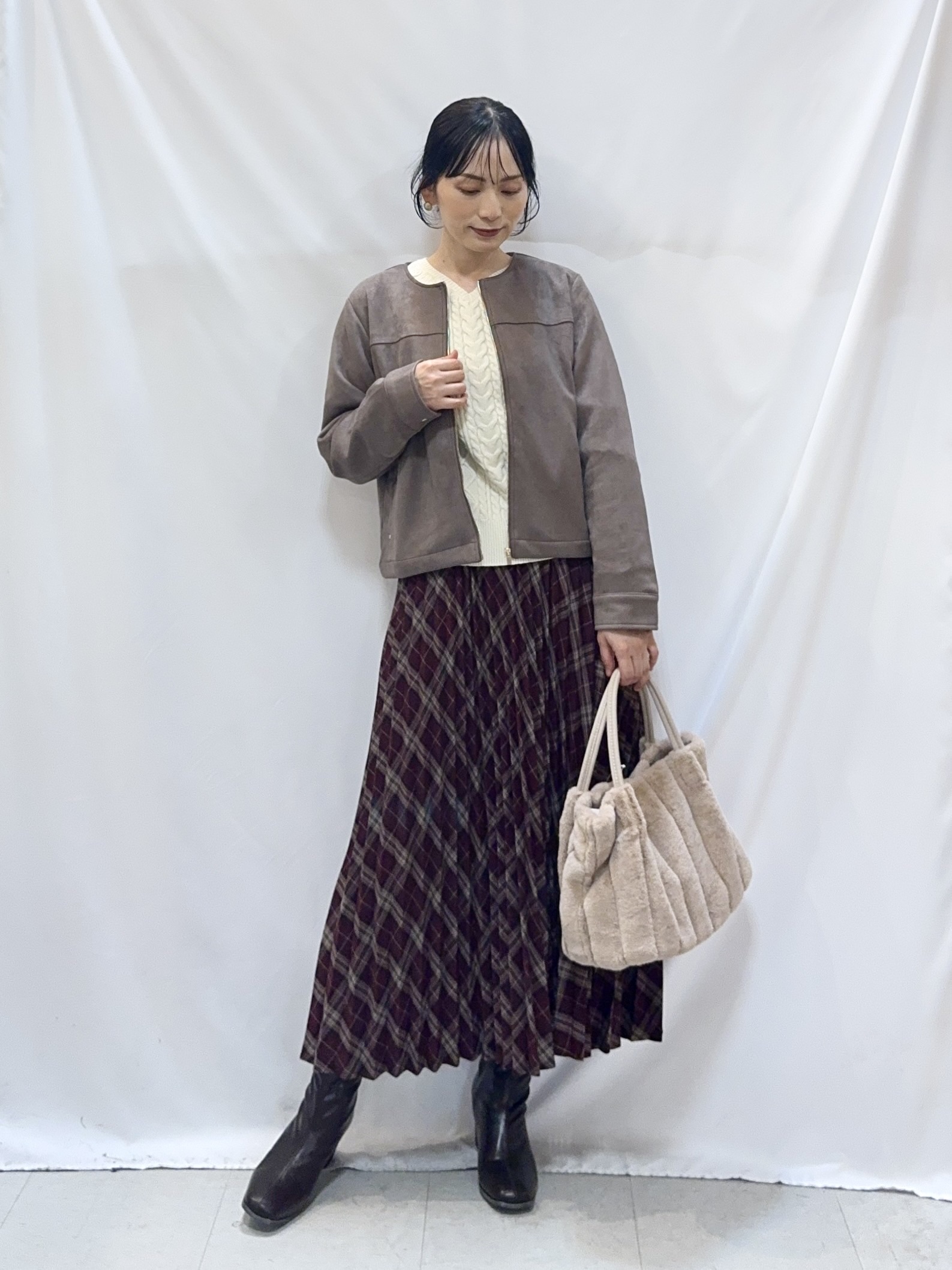 𝐇𝐢𝐫𝐨𝐦𝐢さんの「SHOO･LA･RUE｜【S-LL/洗濯機可/ストレッチ】動きやすく軽やか スエード調ノーカラージップブルゾン」を使ったコーディネート