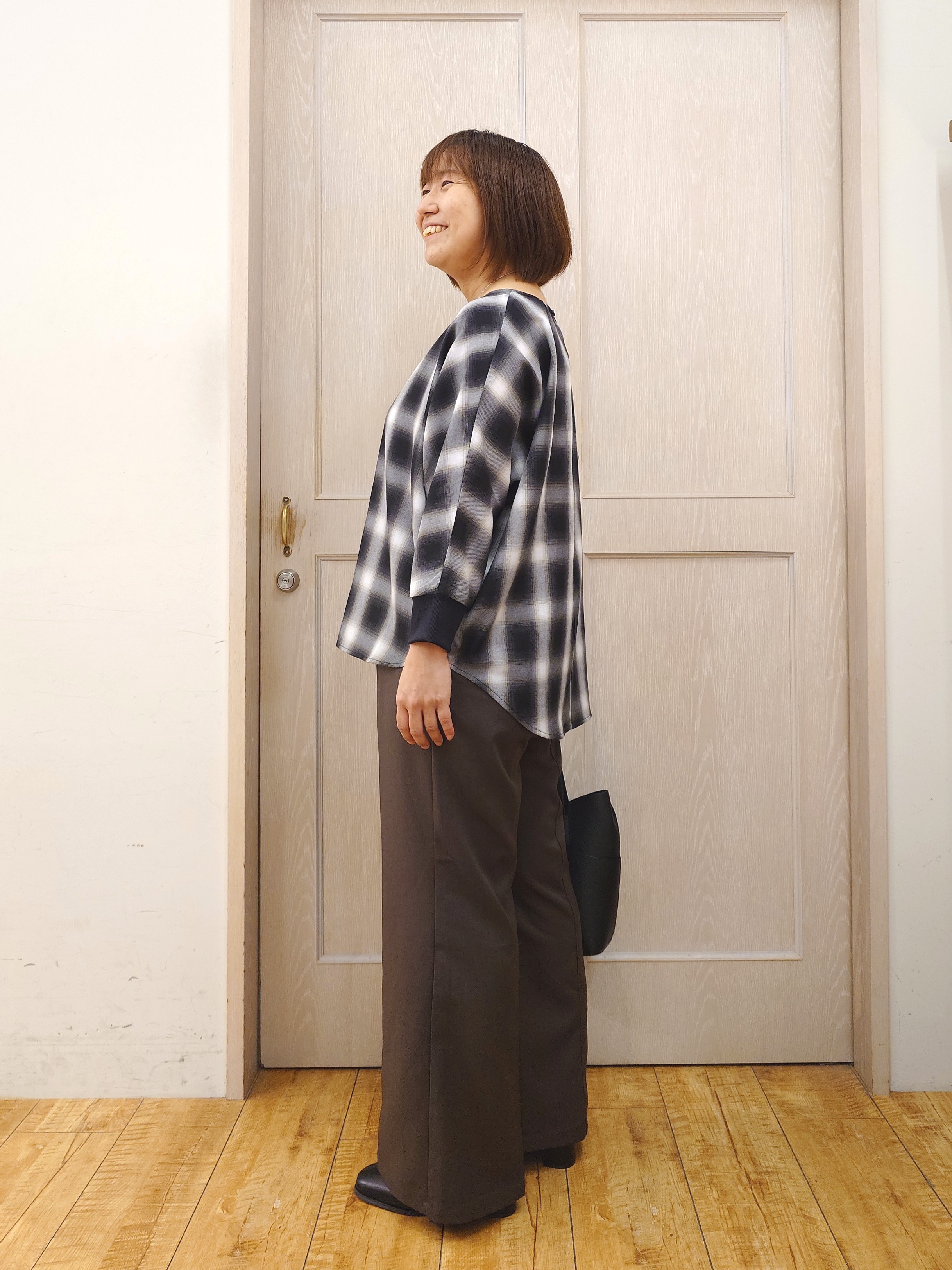 とろろさんの「SHOO･LA･RUE｜【着丈選べる/洗濯後しわになりにくい】インせず着られる ドルマンブラウス」を使ったコーディネート