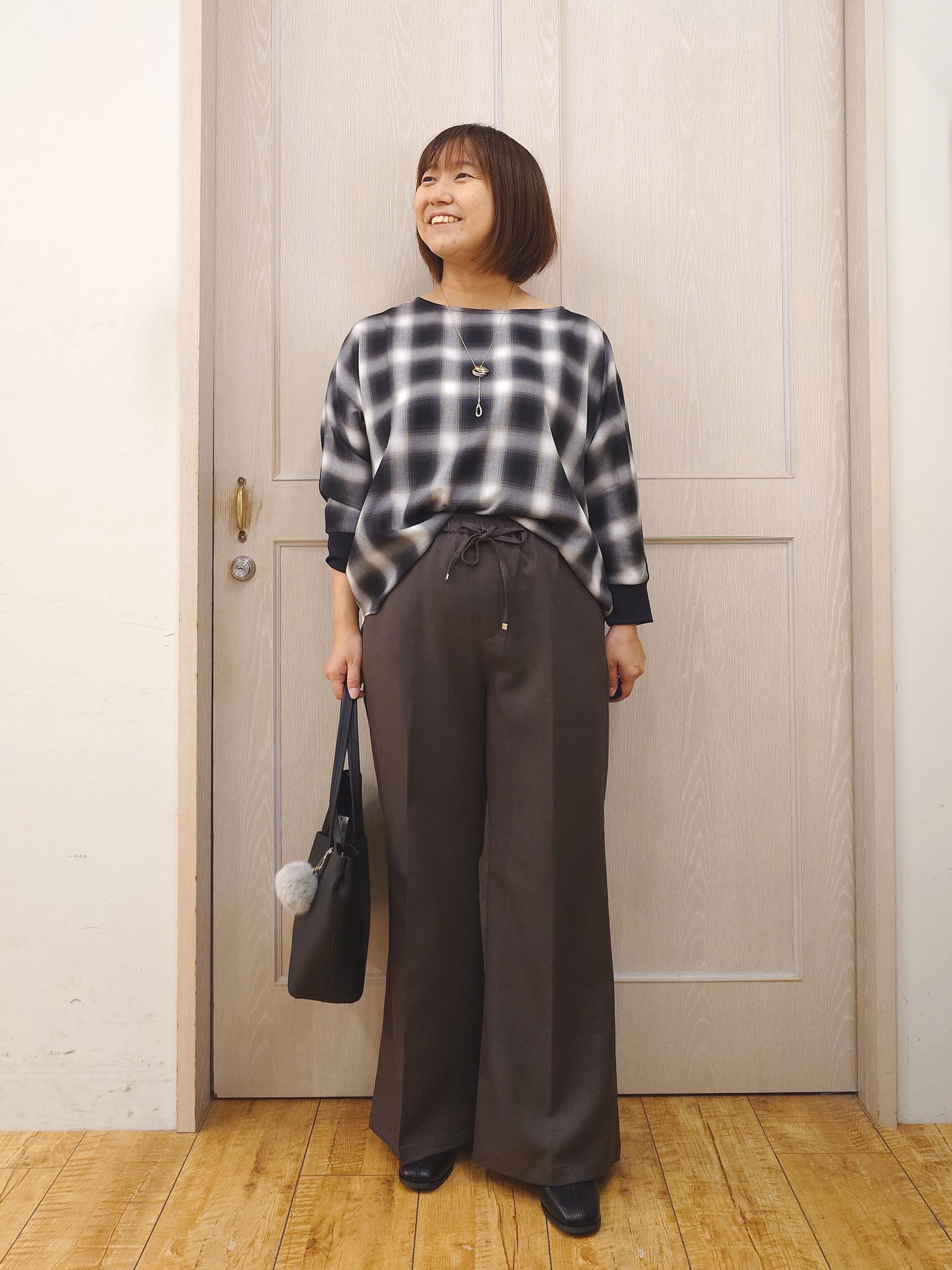 とろろさんの「SHOO･LA･RUE｜【着丈選べる/洗濯後しわになりにくい】インせず着られる ドルマンブラウス」を使ったコーディネート