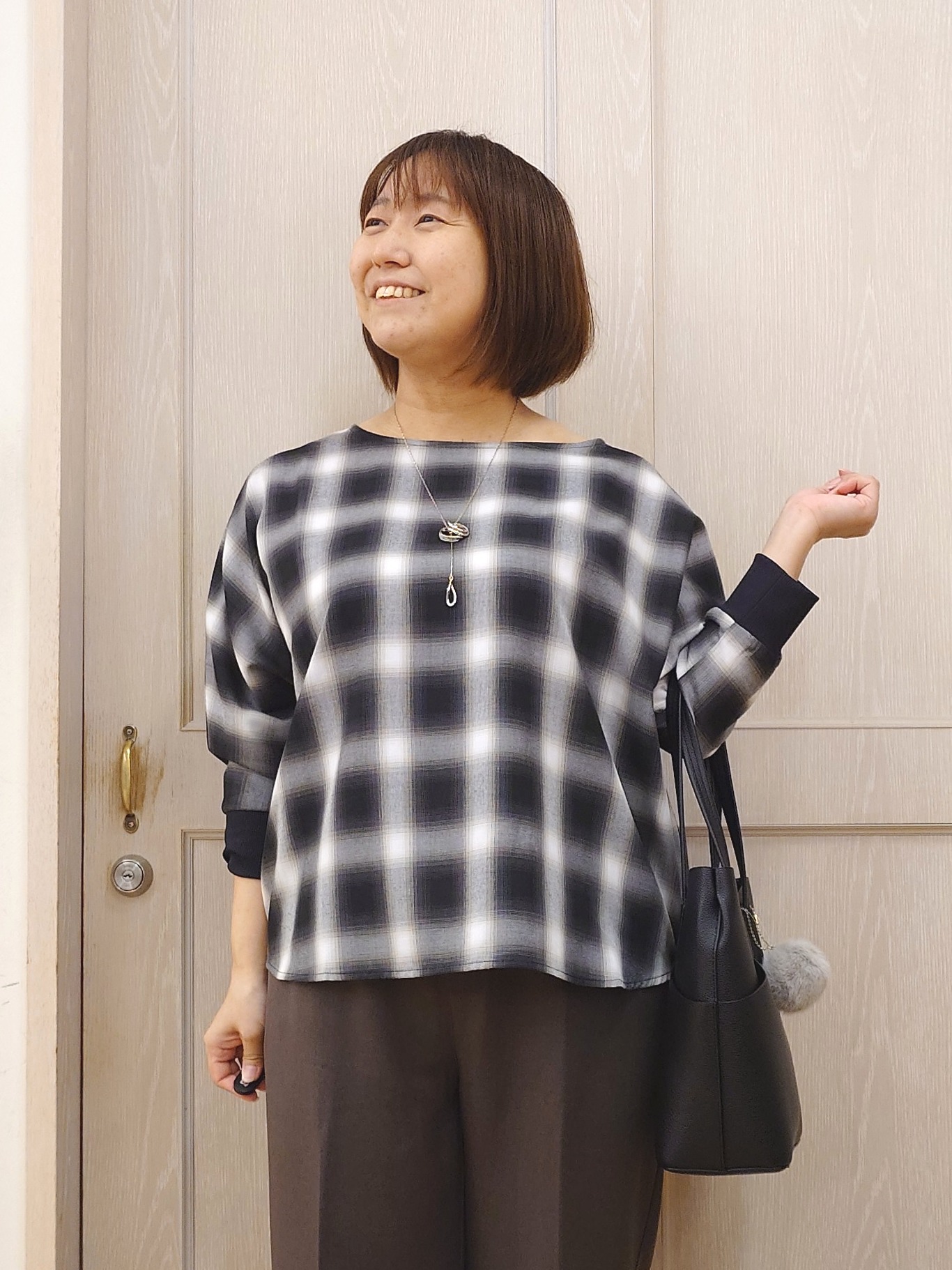 とろろさんの「SHOO･LA･RUE｜【着丈選べる/洗濯後しわになりにくい】インせず着られる ドルマンブラウス」を使ったコーディネート