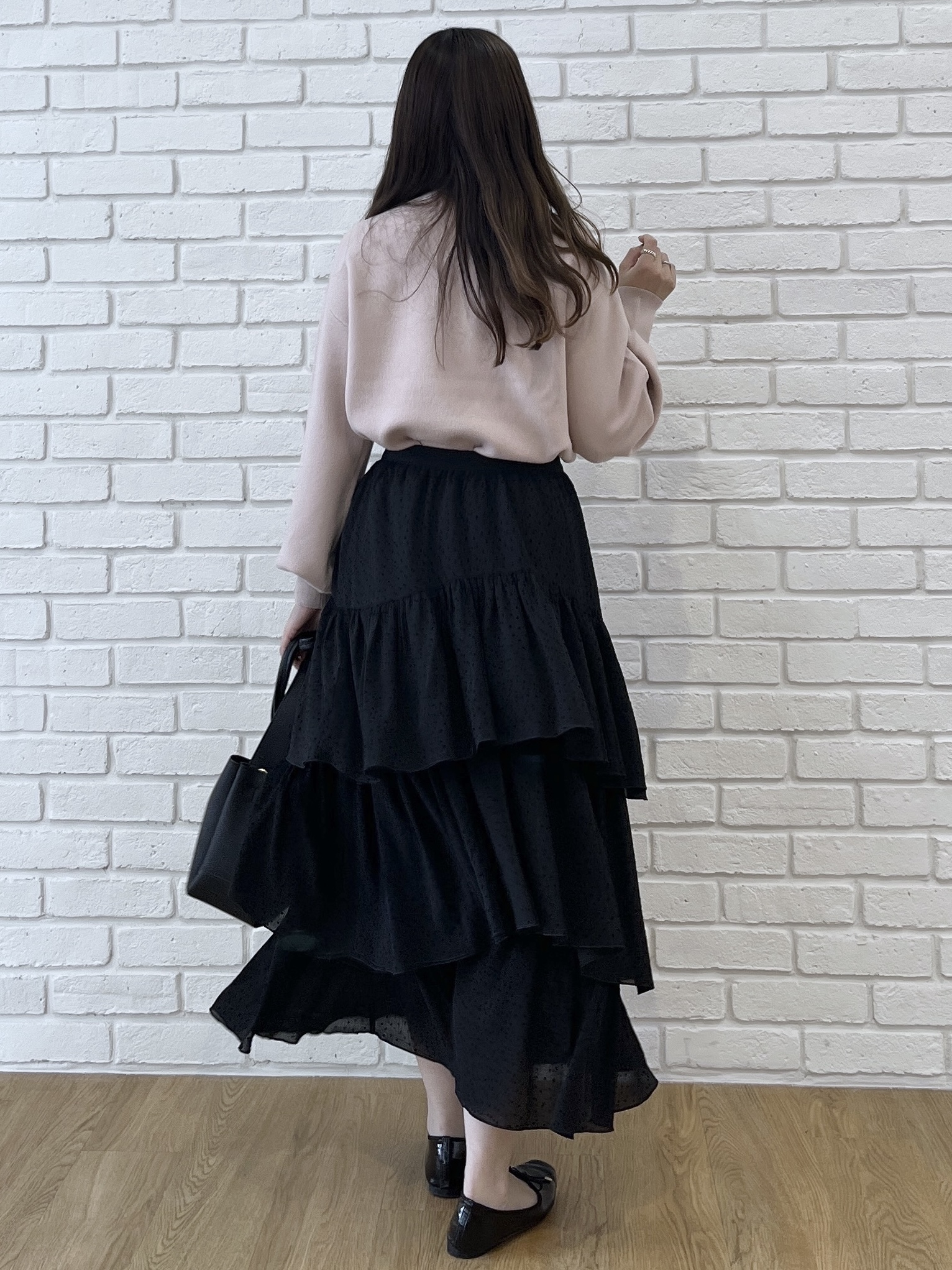 Saekoさんの「Couture brooch｜揚抑ドットフロッキーティアードスカート」を使ったコーディネート