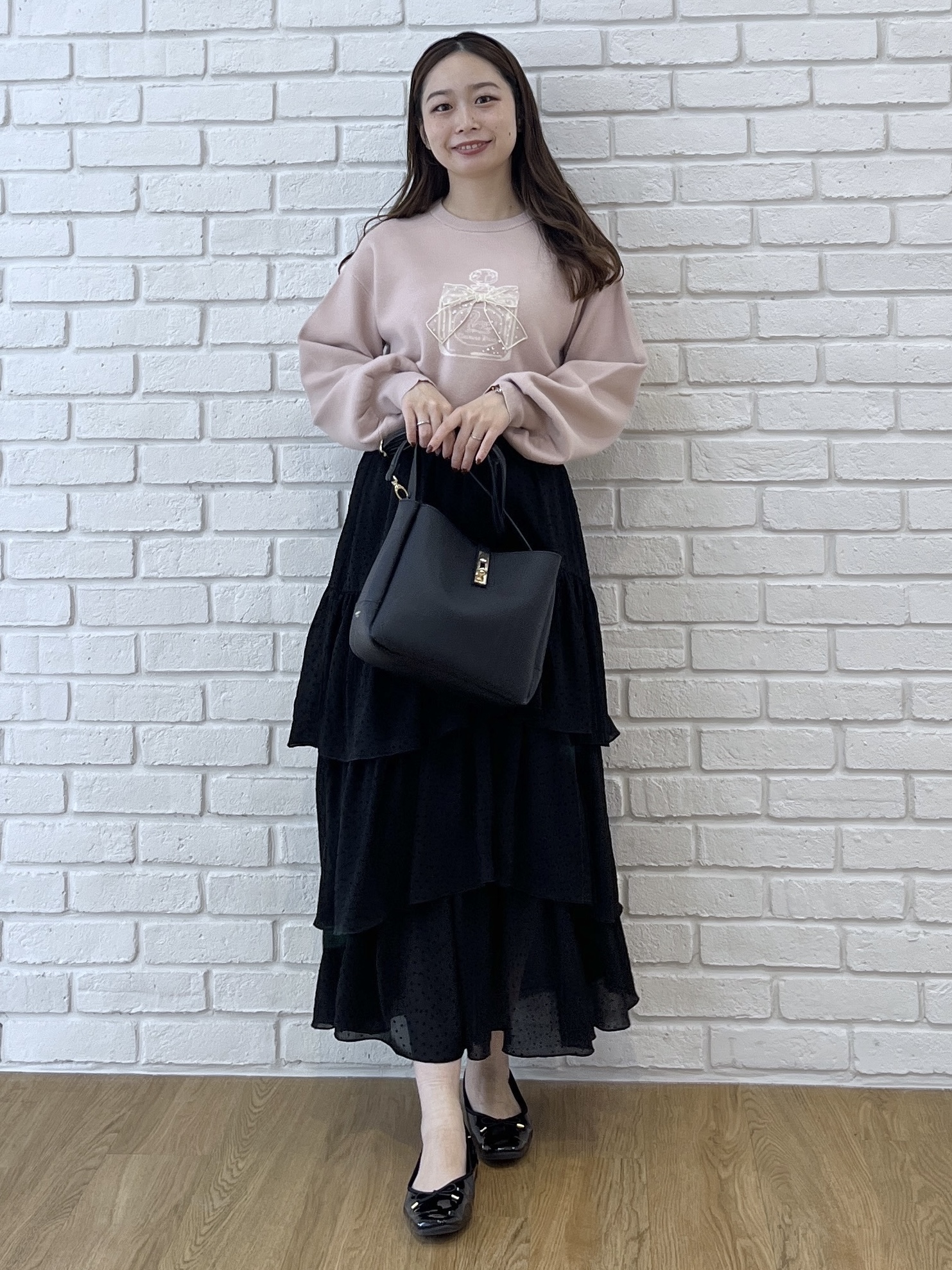 Saekoさんの「Couture brooch｜揚抑ドットフロッキーティアードスカート」を使ったコーディネート