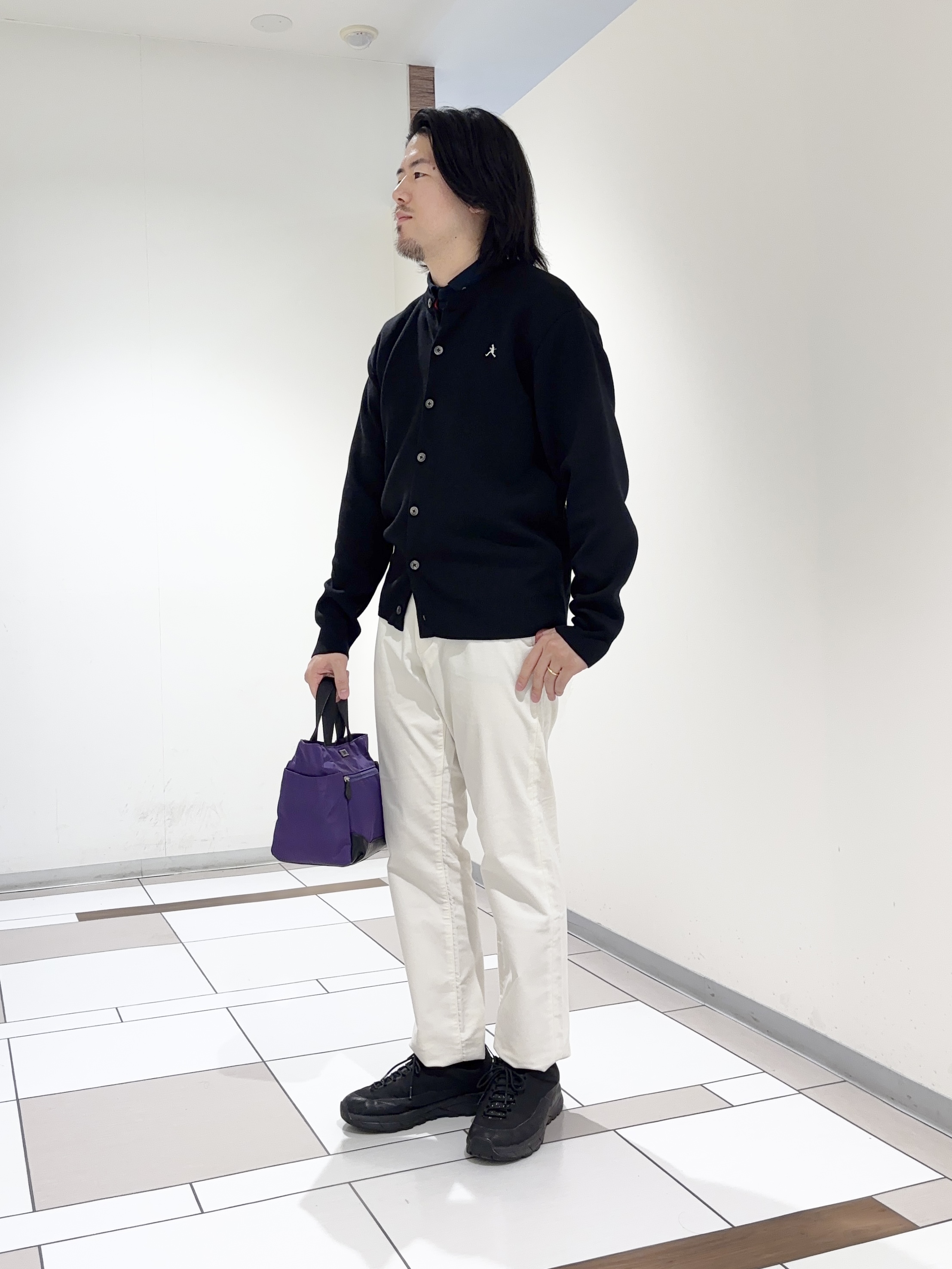 及川さんの「TAKEO KIKUCHI｜【BOWLER HAT LABEL】日本製クルーネックカーディガン」を使ったコーディネート