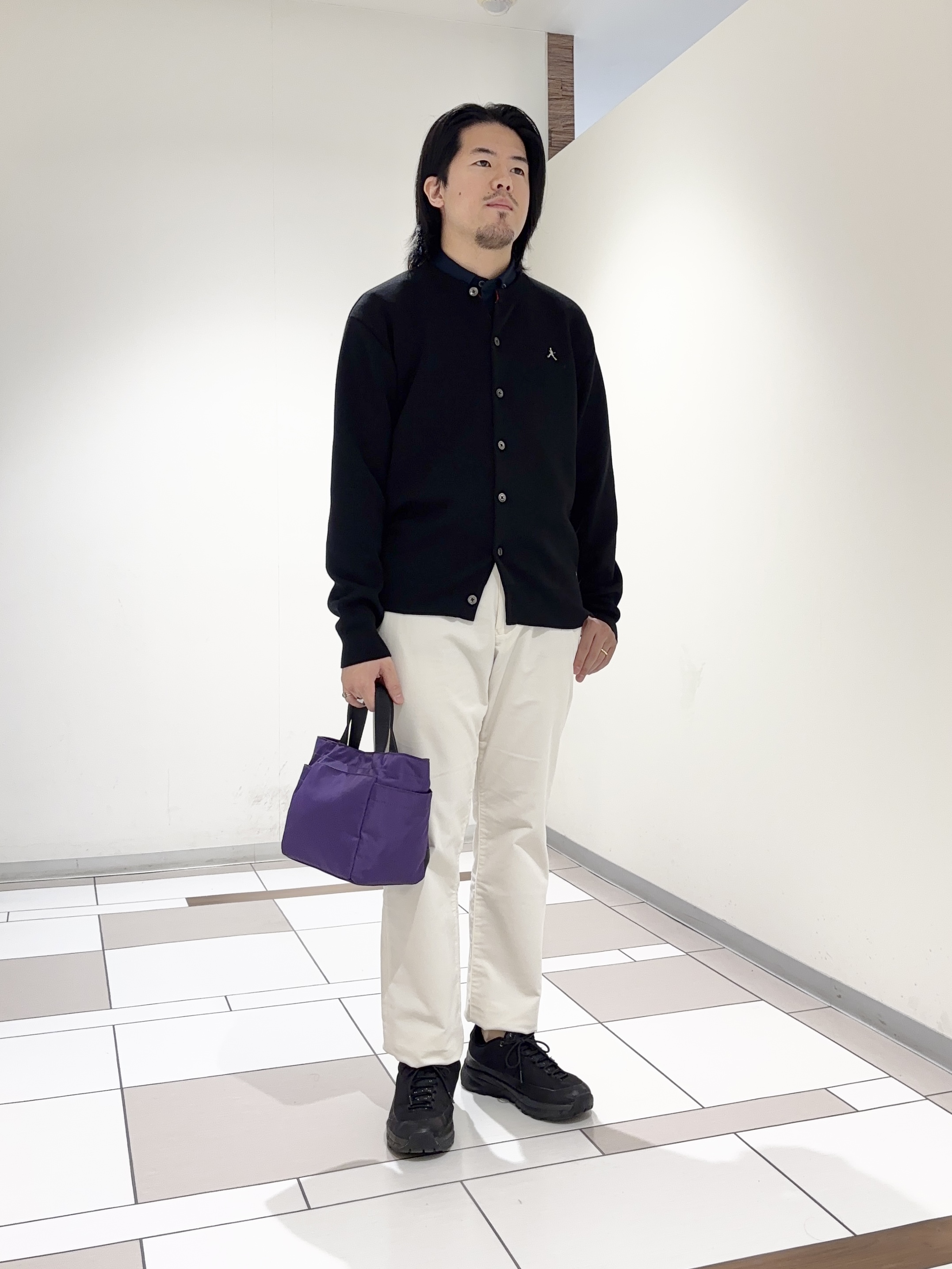 及川さんの「TAKEO KIKUCHI｜【BOWLER HAT LABEL】日本製クルーネックカーディガン」を使ったコーディネート