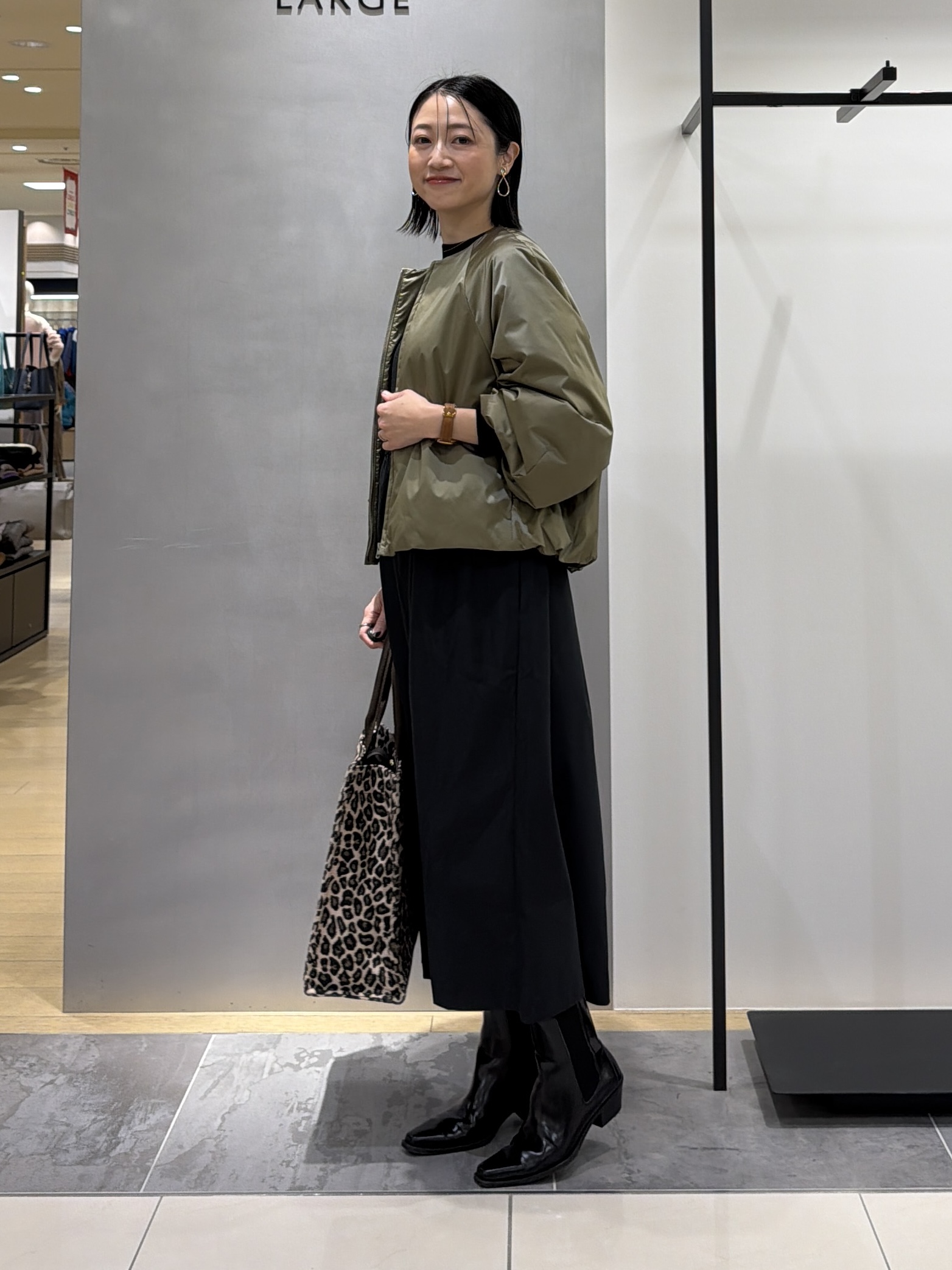 shihoさんの「INDIVI｜【軽アウター/中綿/秋冬コート】ショートブルゾン」を使ったコーディネート