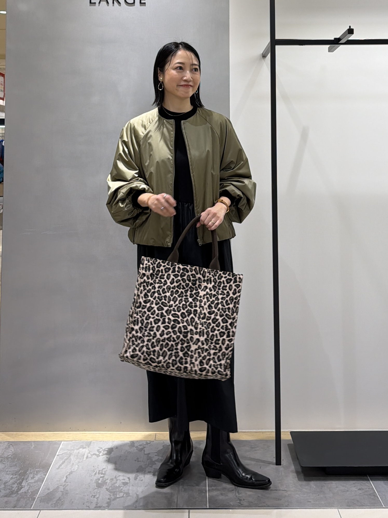 shihoさんの「INDIVI｜【軽アウター/中綿/秋冬コート】ショートブルゾン」を使ったコーディネート