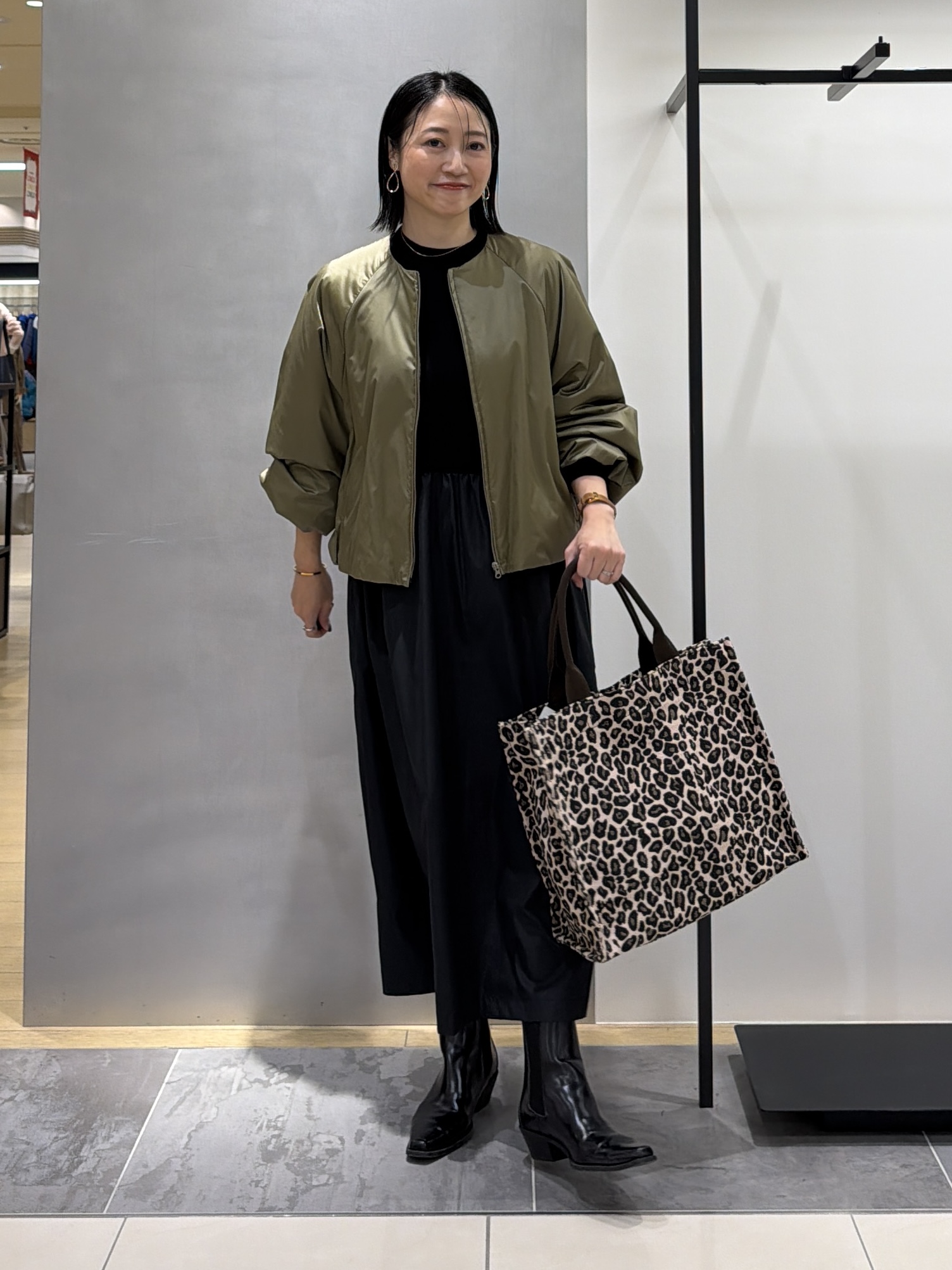 shihoさんの「INDIVI｜【軽アウター/中綿/秋冬コート】ショートブルゾン」を使ったコーディネート