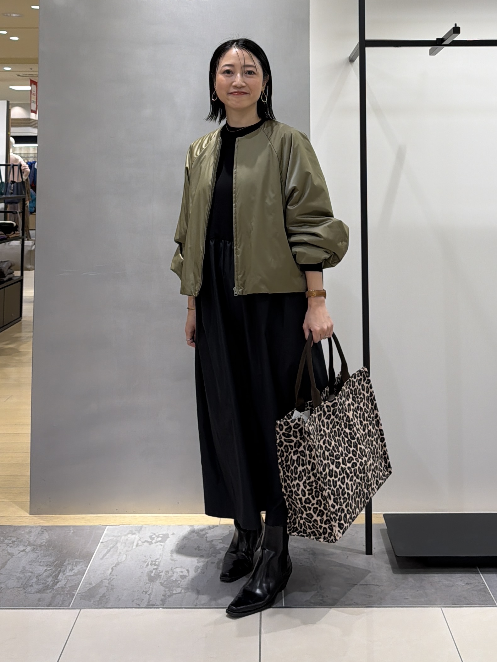 shihoさんの「INDIVI｜【軽アウター/中綿/秋冬コート】ショートブルゾン」を使ったコーディネート