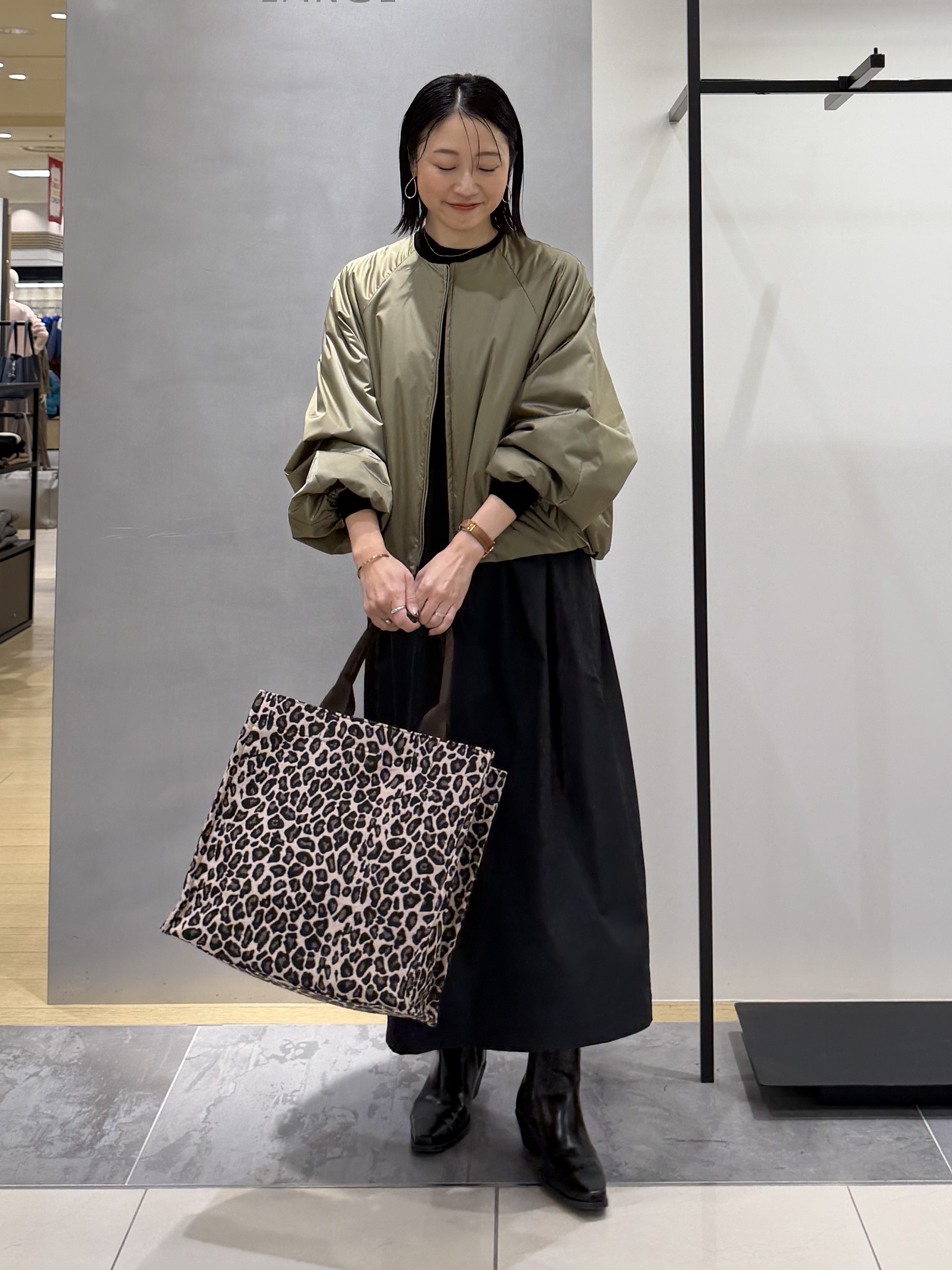 shihoさんの「INDIVI｜【軽アウター/中綿/秋冬コート】ショートブルゾン」を使ったコーディネート