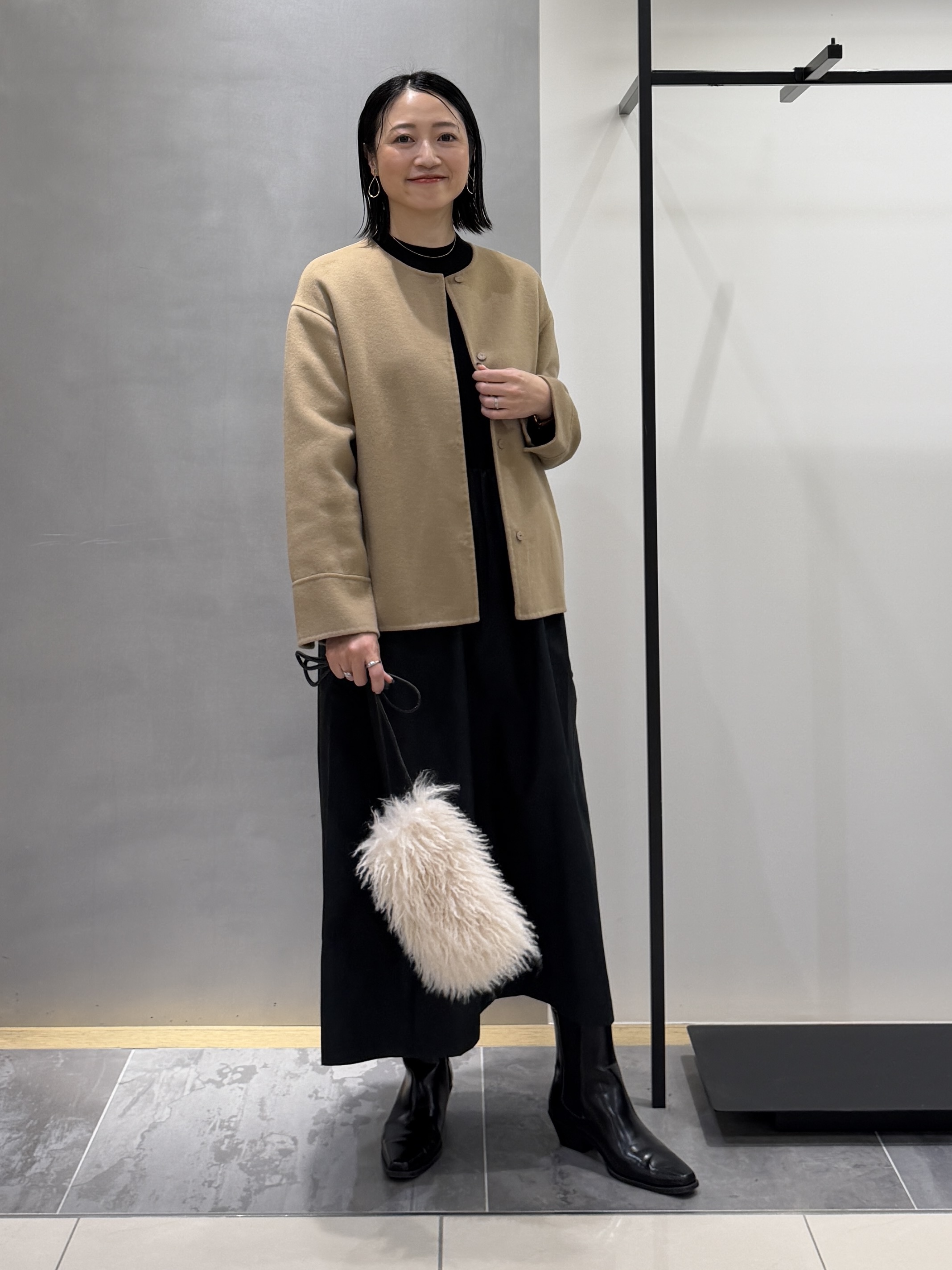 shihoさんの「INDIVI｜【ウール混／配色】ショート丈リバー丸首コート」を使ったコーディネート