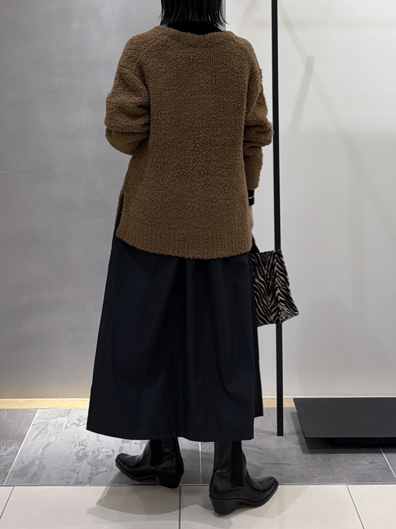 shihoさんの「INDIVI｜【1枚でコーデ完成！／体型カバー】布帛コンビウール混ニットワンピース」を使ったコーディネート