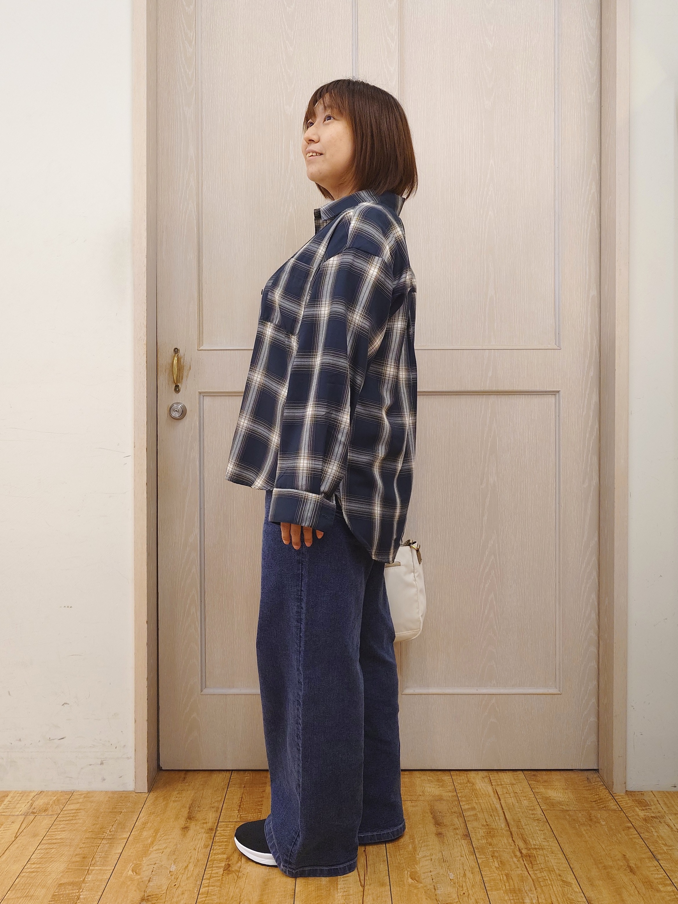 とろろさんの「SHOO･LA･RUE｜【洗濯後しわになりにくい/S-LL】気分で選ぶ 大人のデイリー使いに ベーシックシャツ」を使ったコーディネート