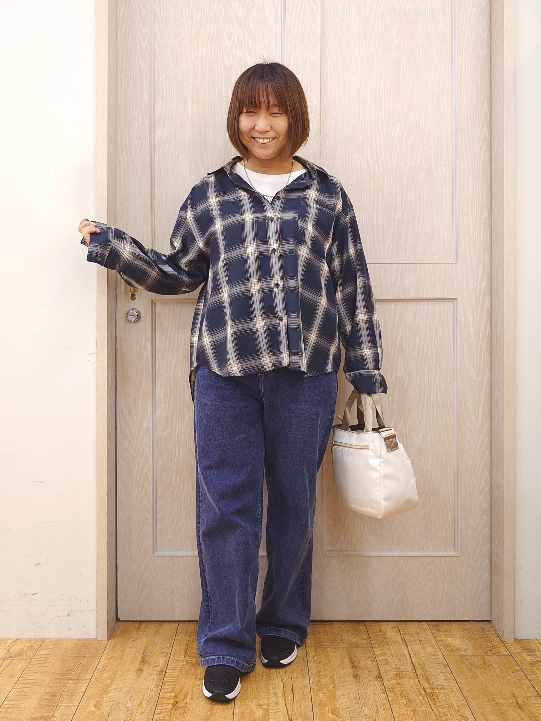 とろろさんの「SHOO･LA･RUE｜【洗濯後しわになりにくい/S-LL】気分で選ぶ 大人のデイリー使いに ベーシックシャツ」を使ったコーディネート