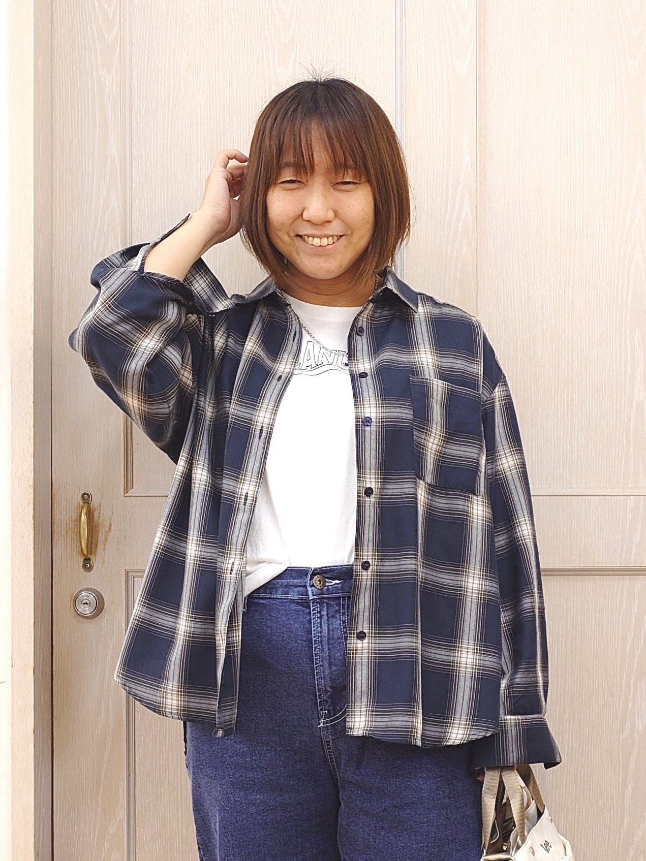 とろろさんの「SHOO･LA･RUE｜【洗濯後しわになりにくい/S-LL】気分で選ぶ 大人のデイリー使いに ベーシックシャツ」を使ったコーディネート