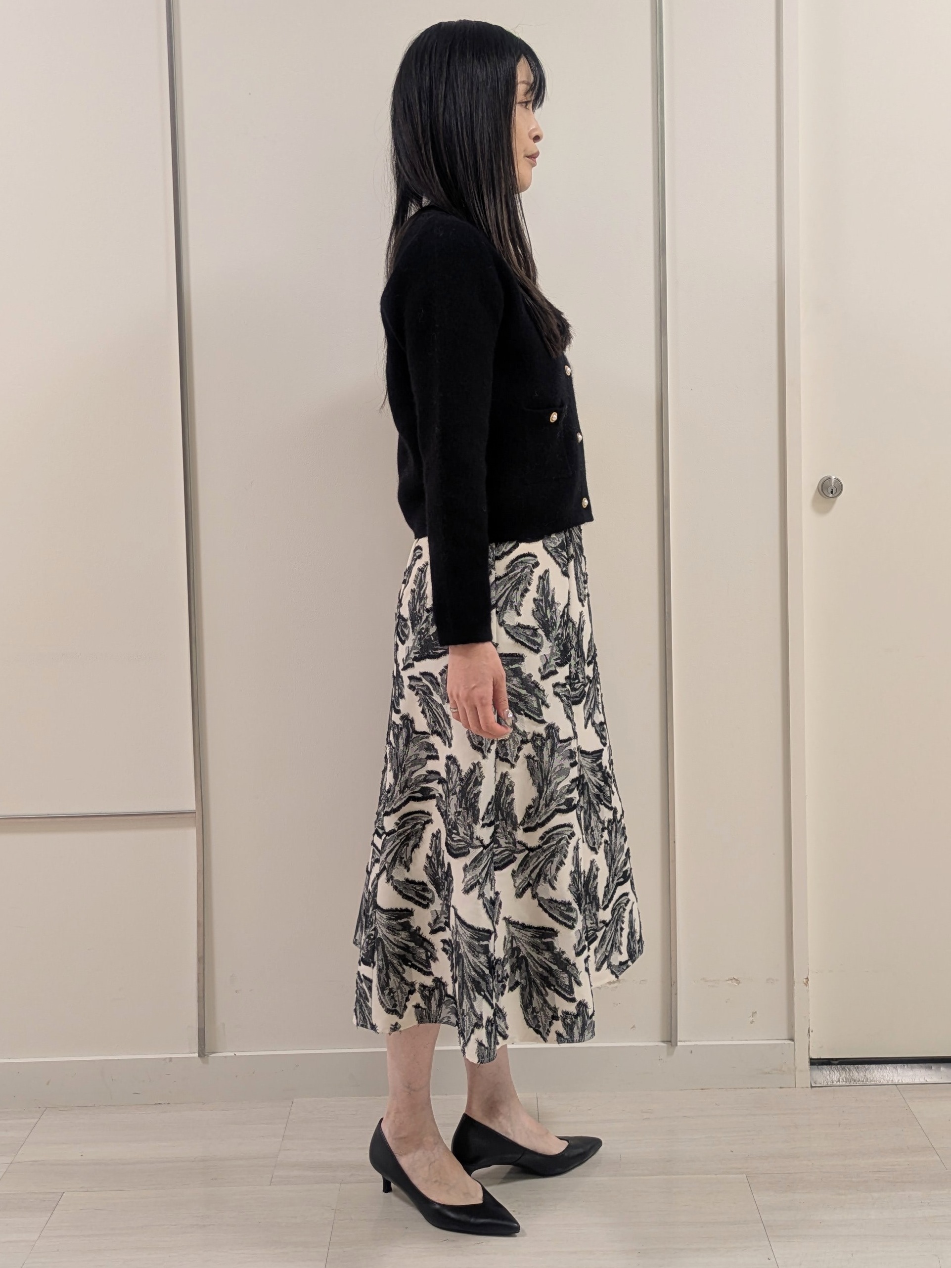 mikiさんの「COUP DE CHANCE｜【手洗い可／ラクーン混】ヘアリーカーディガン」を使ったコーディネート